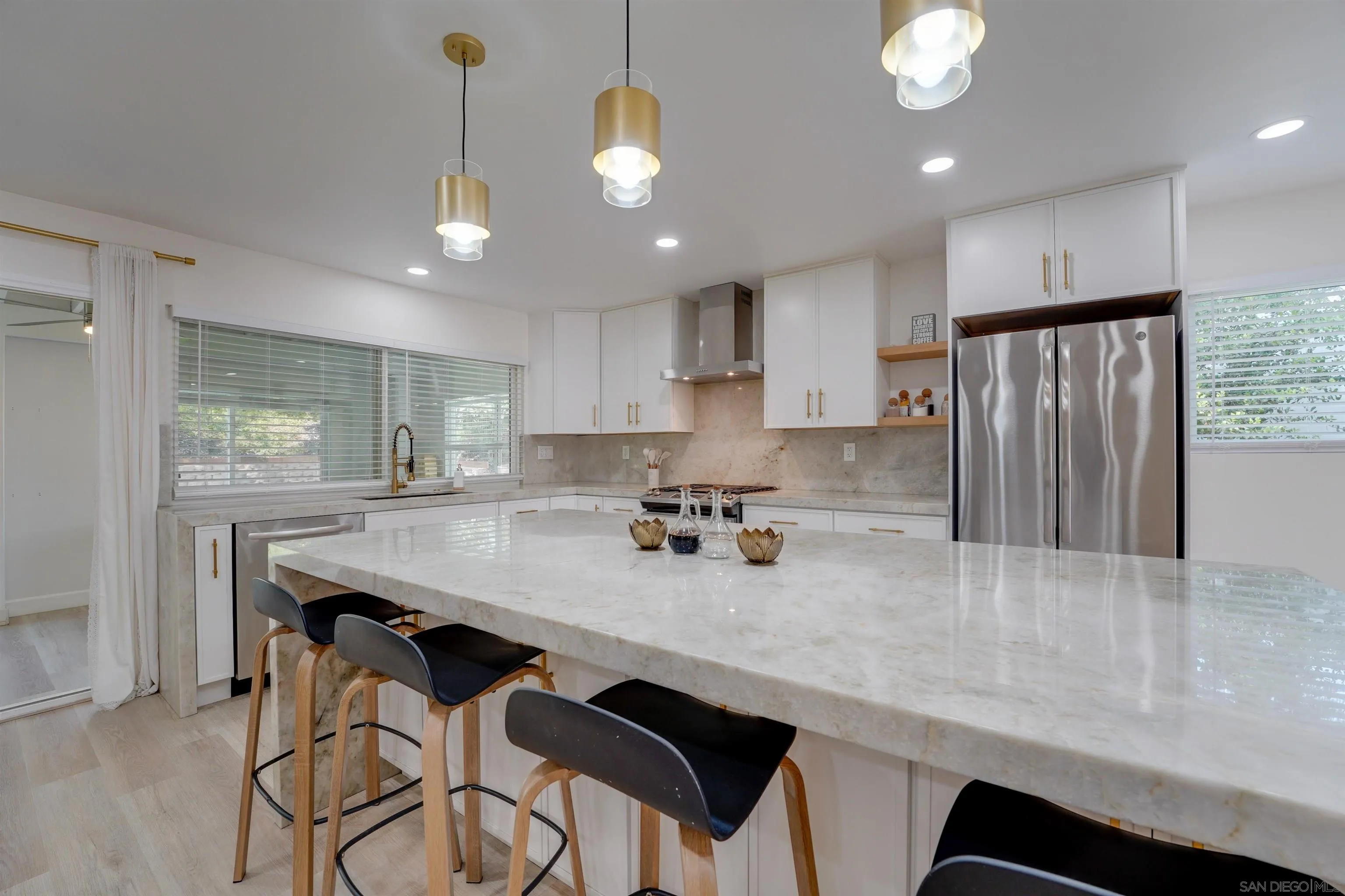 https://cdn.realtyfeed.com/cdn/127/250037610/cf8c814b8b50474f58bd5cd2c8d2a44c.webp