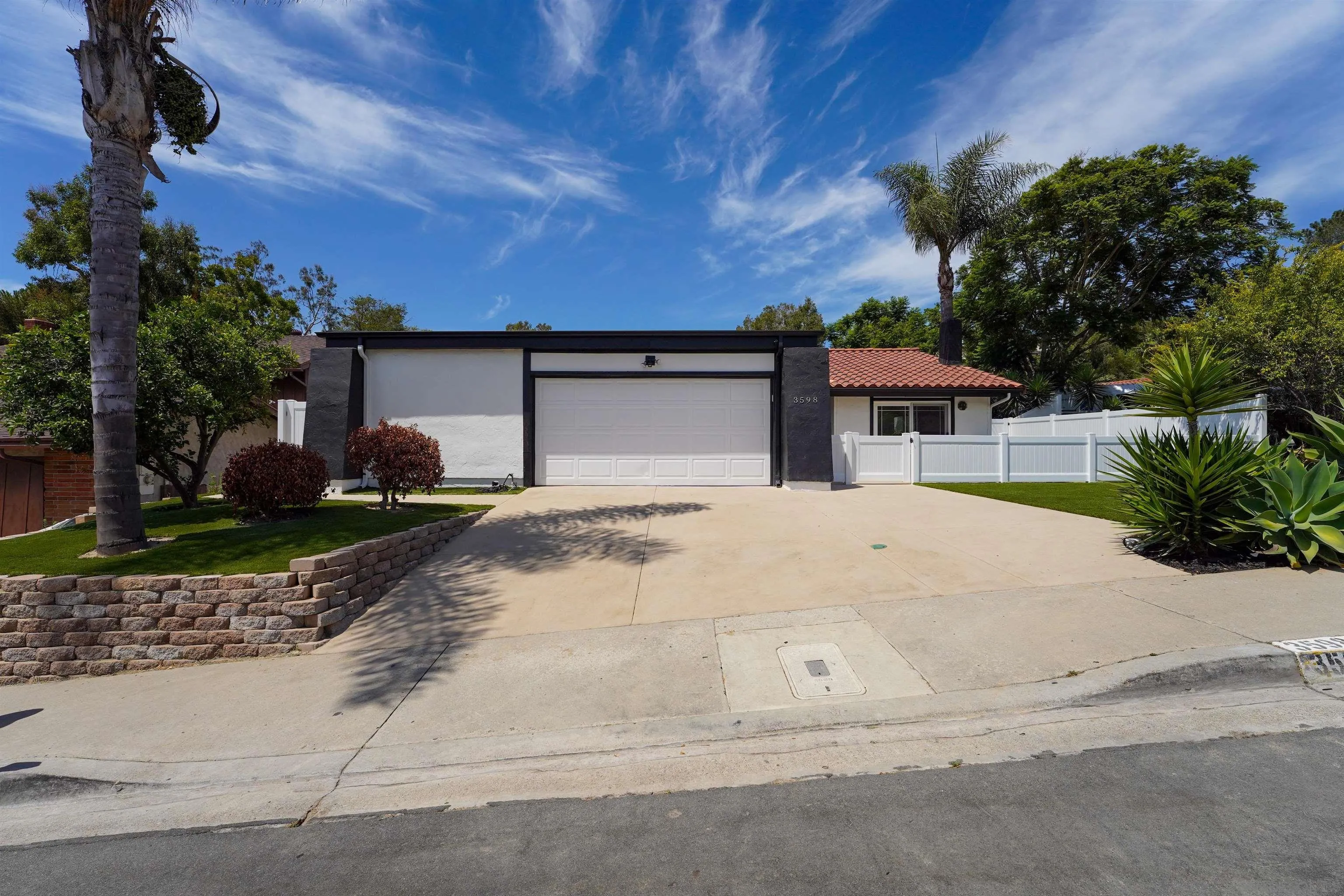 https://cdn.realtyfeed.com/cdn/127/250037610/ddab9f79df2968c8fb7c4ec1ec066fc3.webp