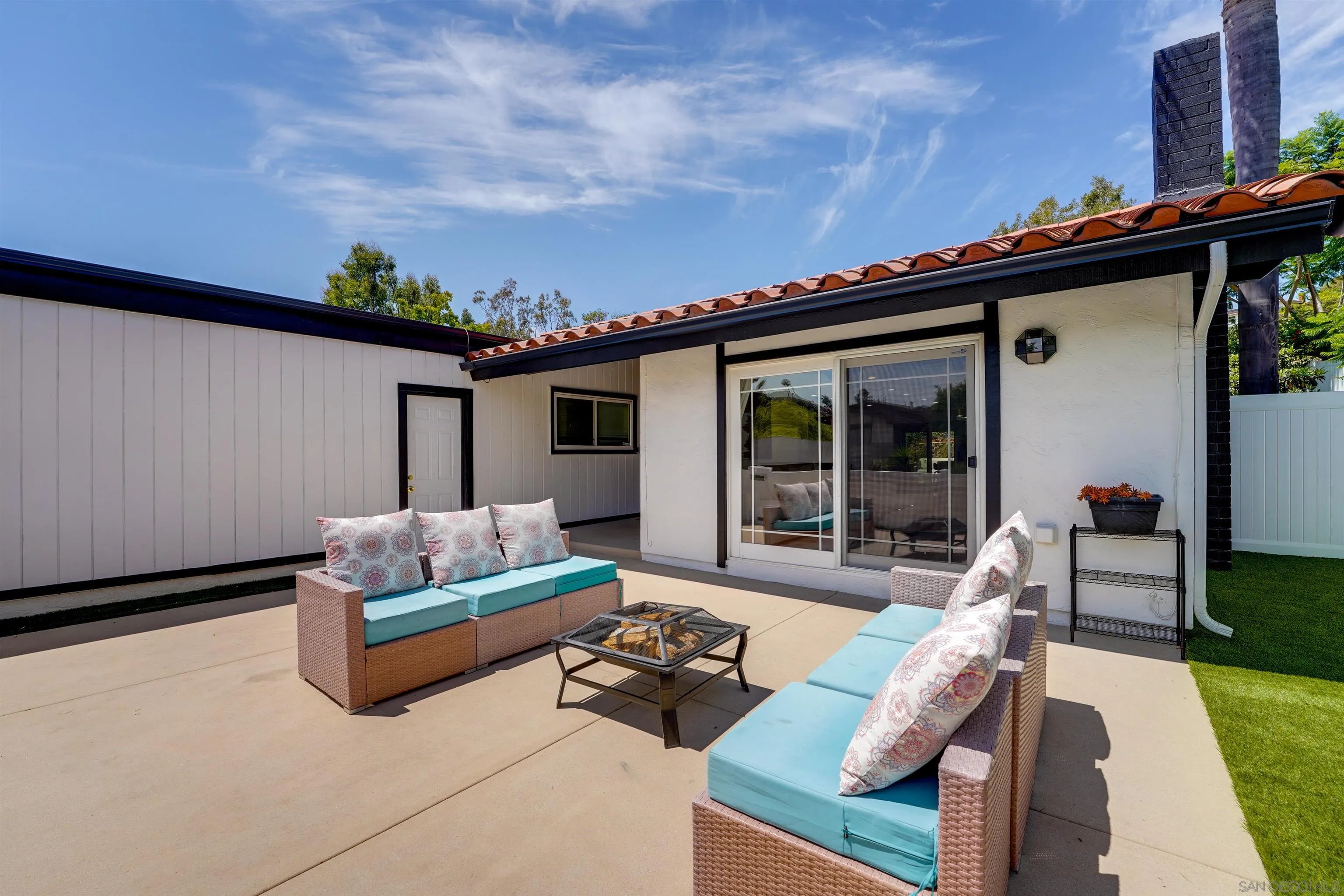 https://cdn.realtyfeed.com/cdn/127/250037610/ebbddb9b8ad1d36a31b64e464e83b692.webp