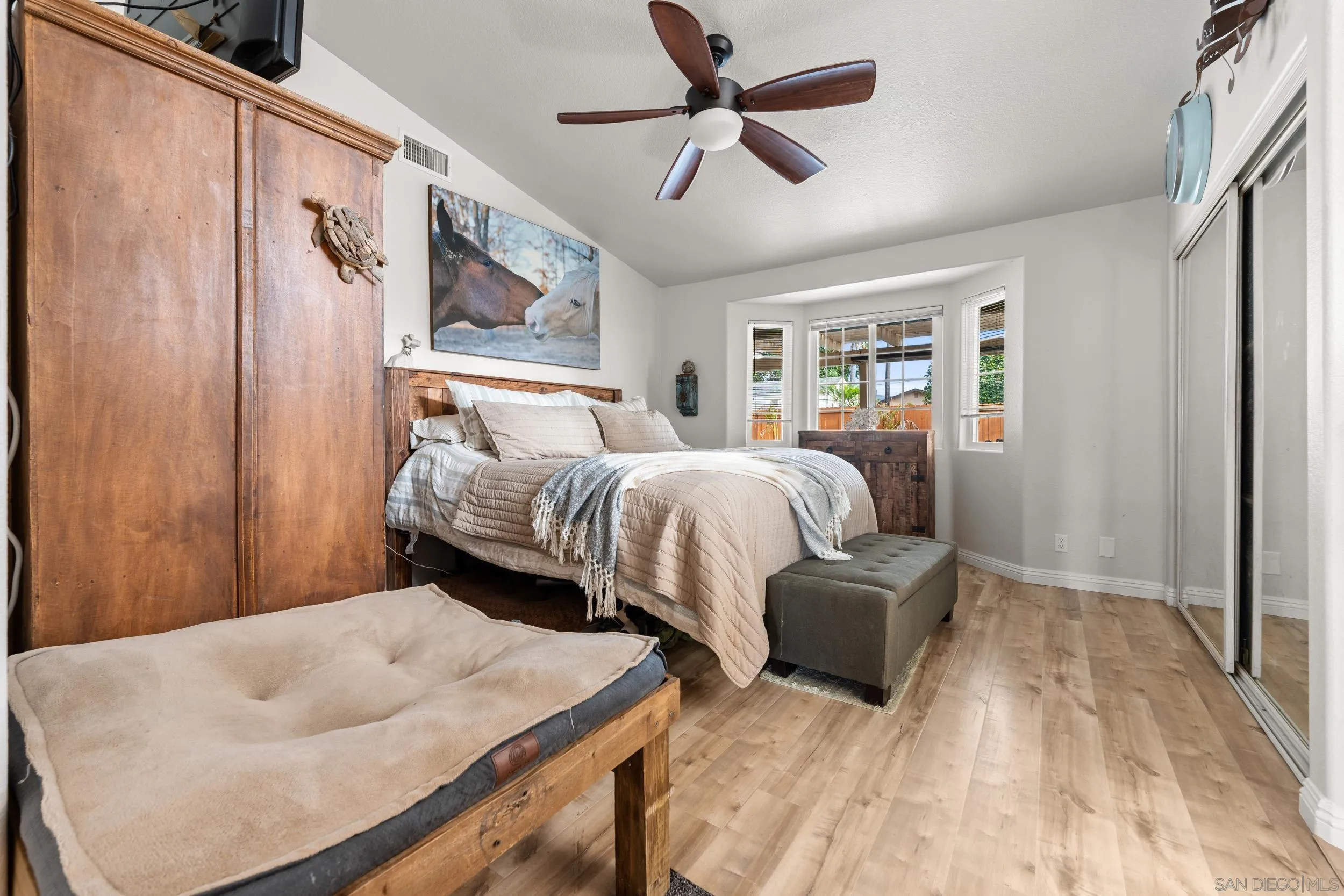 https://cdn.realtyfeed.com/cdn/127/250037611/1d3eaefd381551712cafd0b364803363.webp