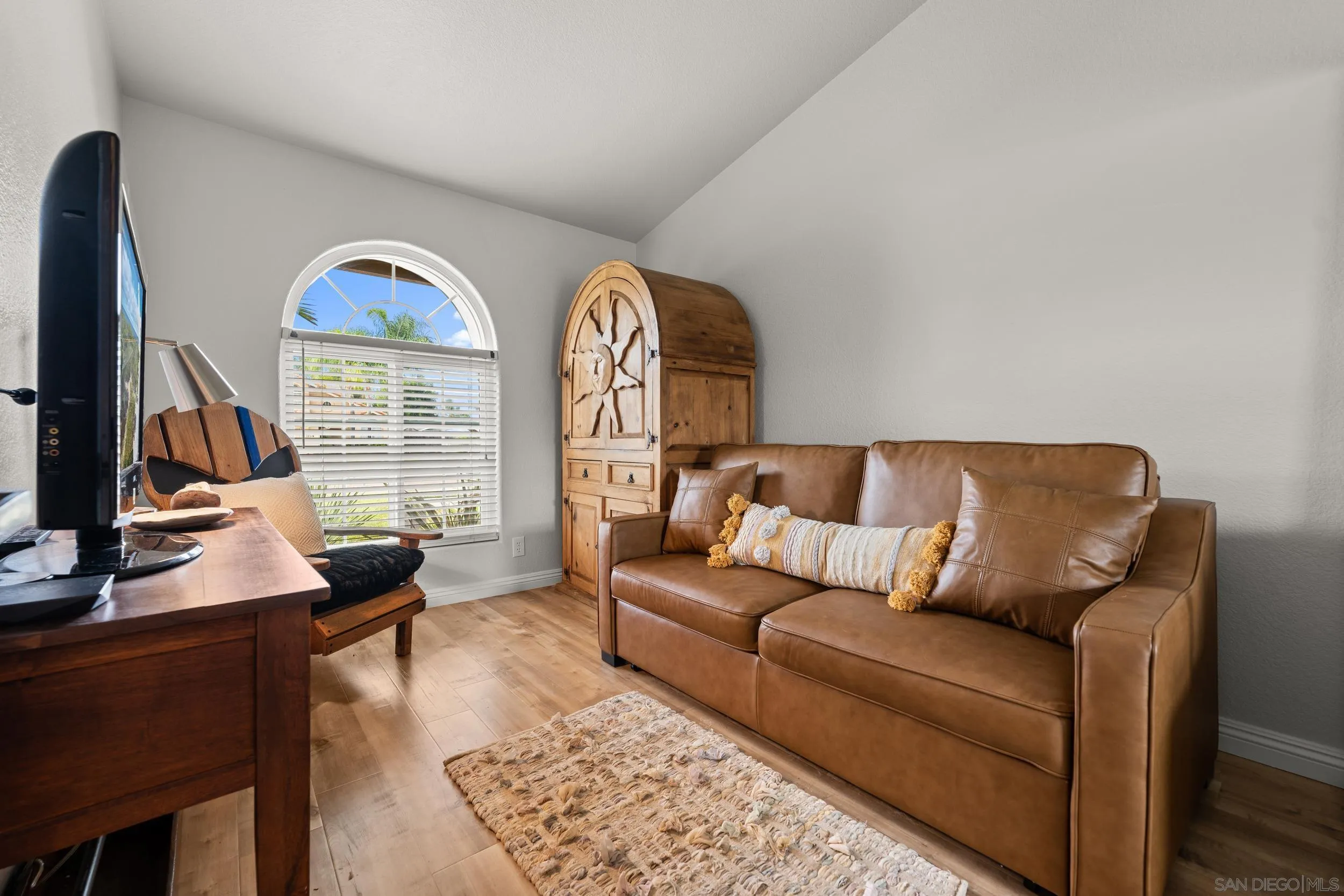 https://cdn.realtyfeed.com/cdn/127/250037611/27c3d36e74d62b5072f9a881d6aa17ae.webp