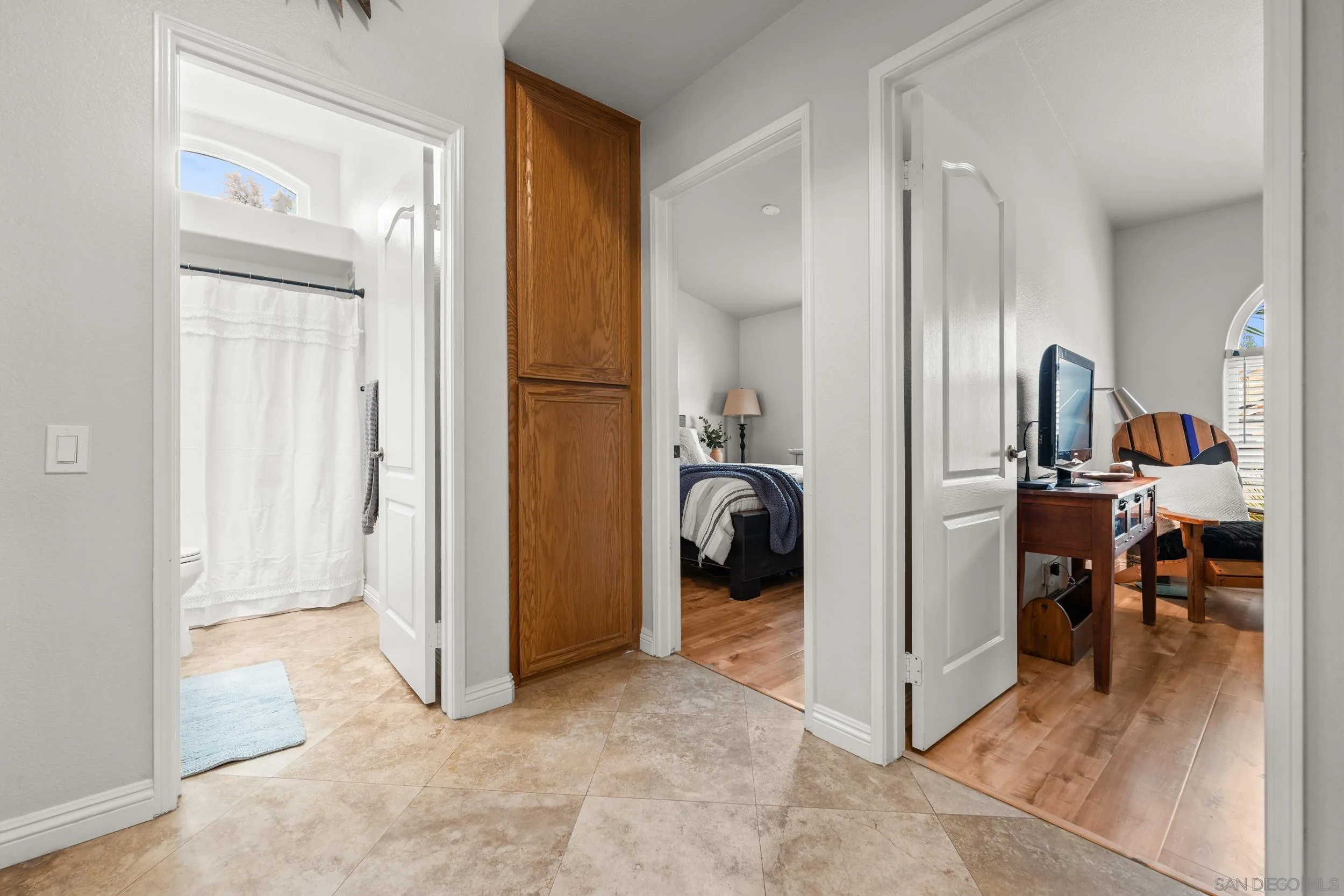 https://cdn.realtyfeed.com/cdn/127/250037611/66bf7e9b029de11905ee366d82a9e80a.webp