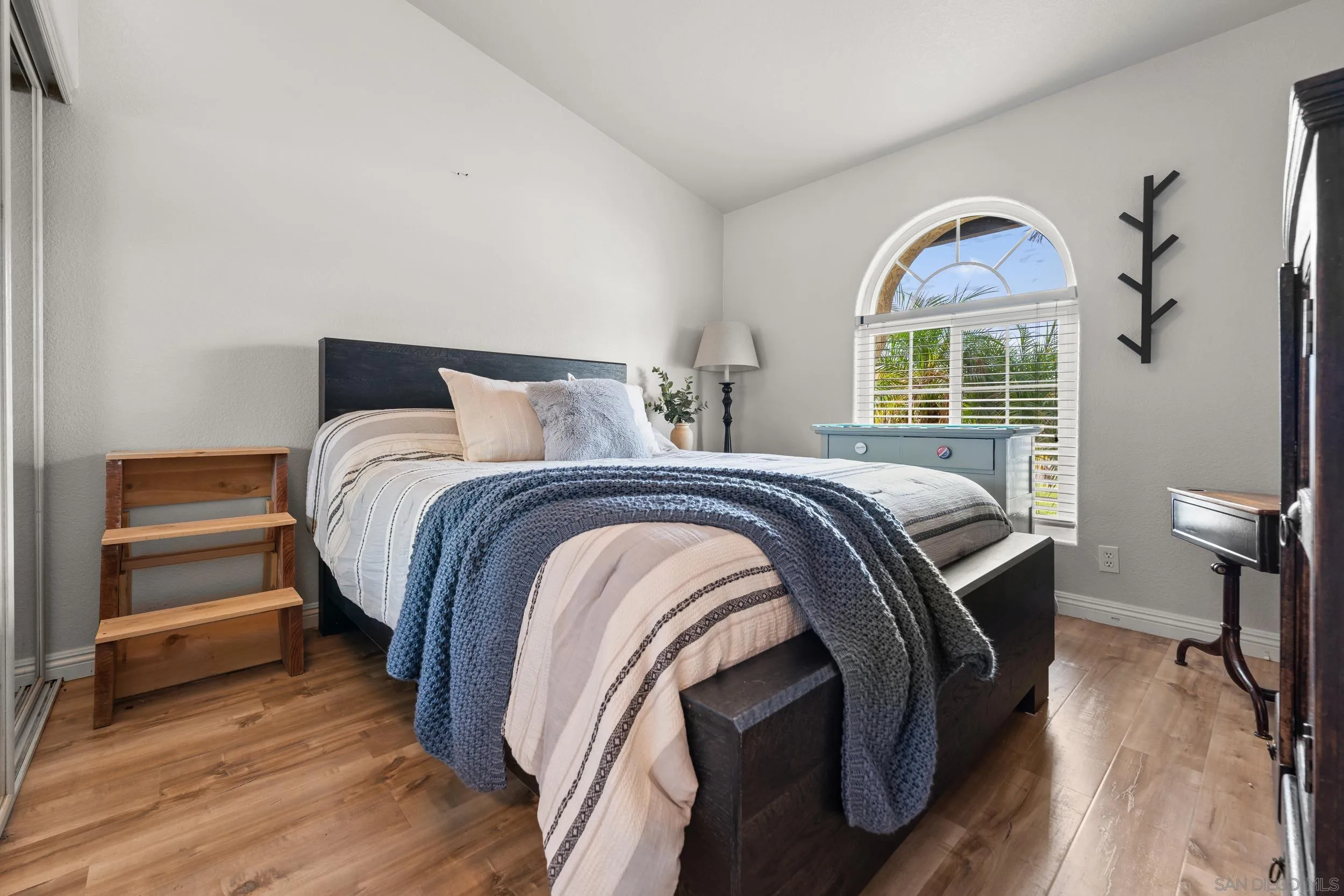 https://cdn.realtyfeed.com/cdn/127/250037611/74526d9815a6c4ddfedd1cda4fa4b9b3.webp