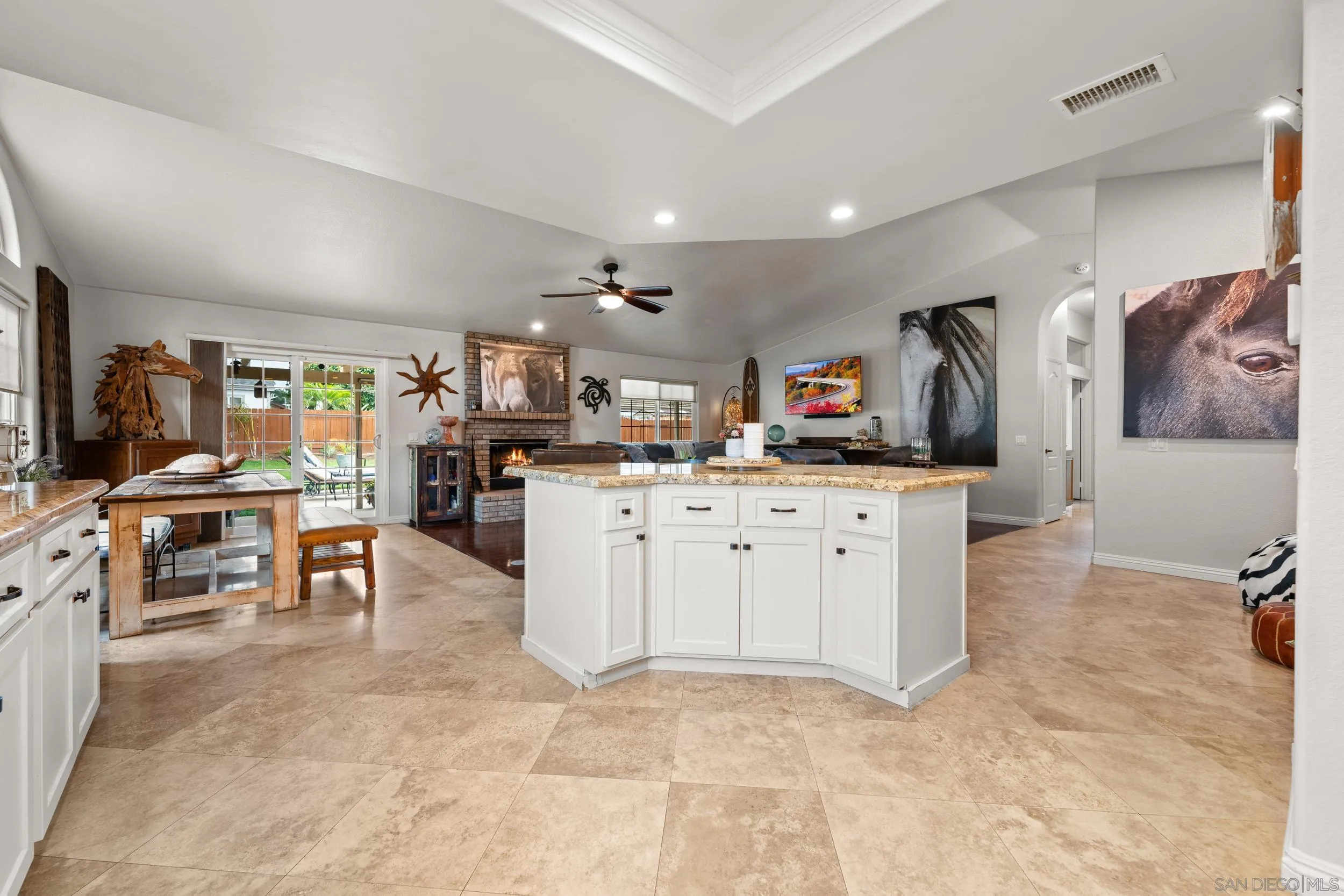 https://cdn.realtyfeed.com/cdn/127/250037611/99a9cfe33dc71d4a41e4d47662f55bfc.webp