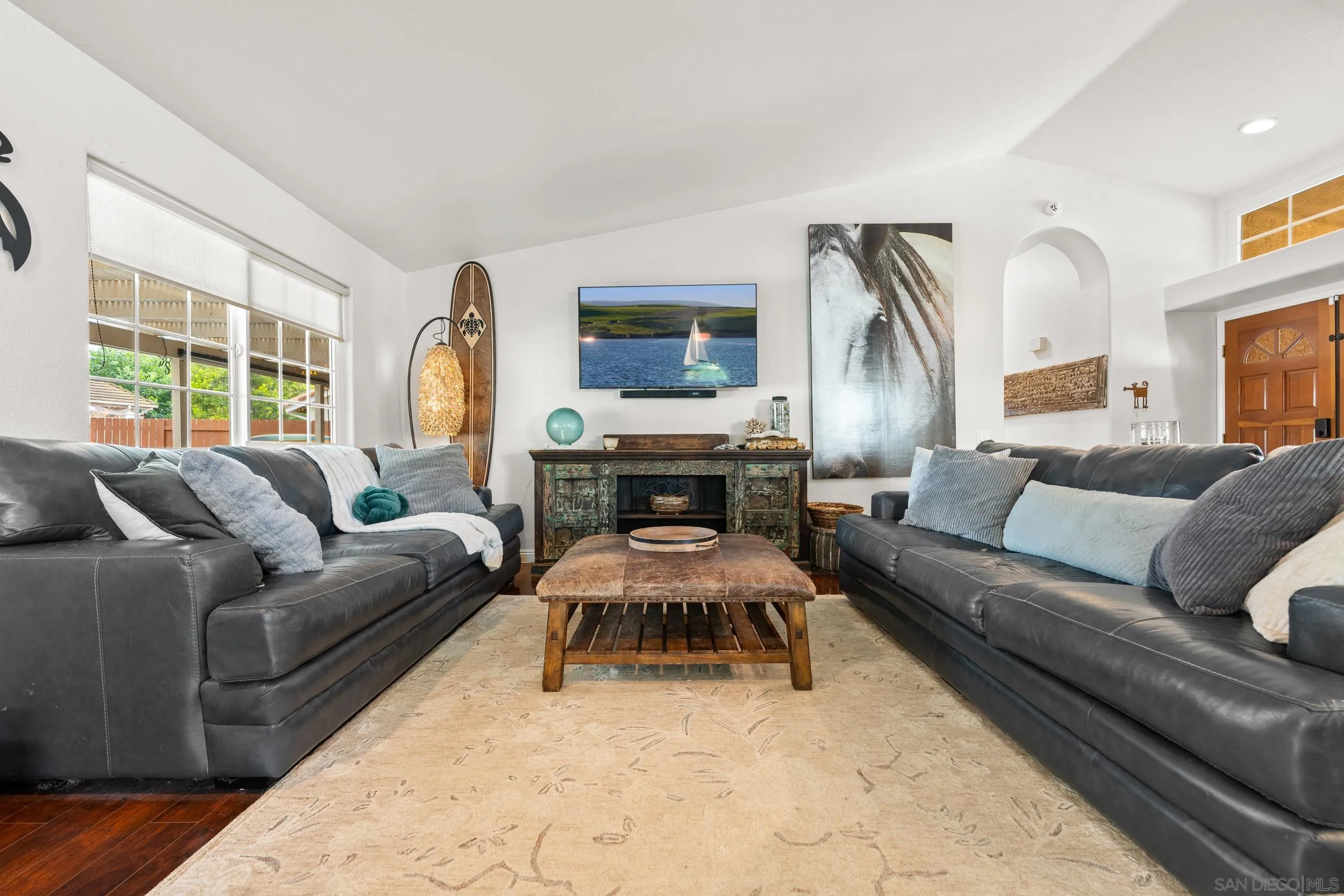https://cdn.realtyfeed.com/cdn/127/250037611/b33cb0ce6644bb81ca11a92c0ad749ef.webp