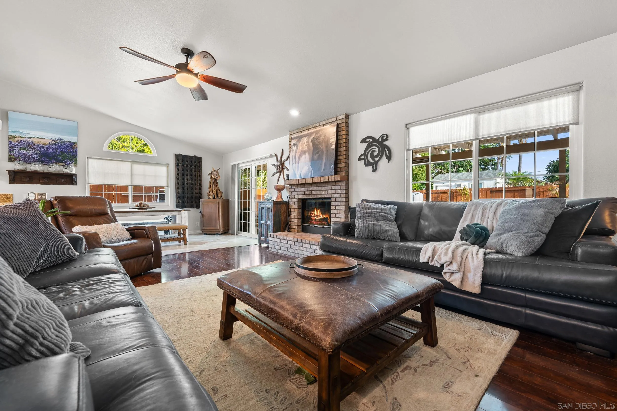 https://cdn.realtyfeed.com/cdn/127/250037611/cb4e4723aedd18107a441386a8de8452.webp