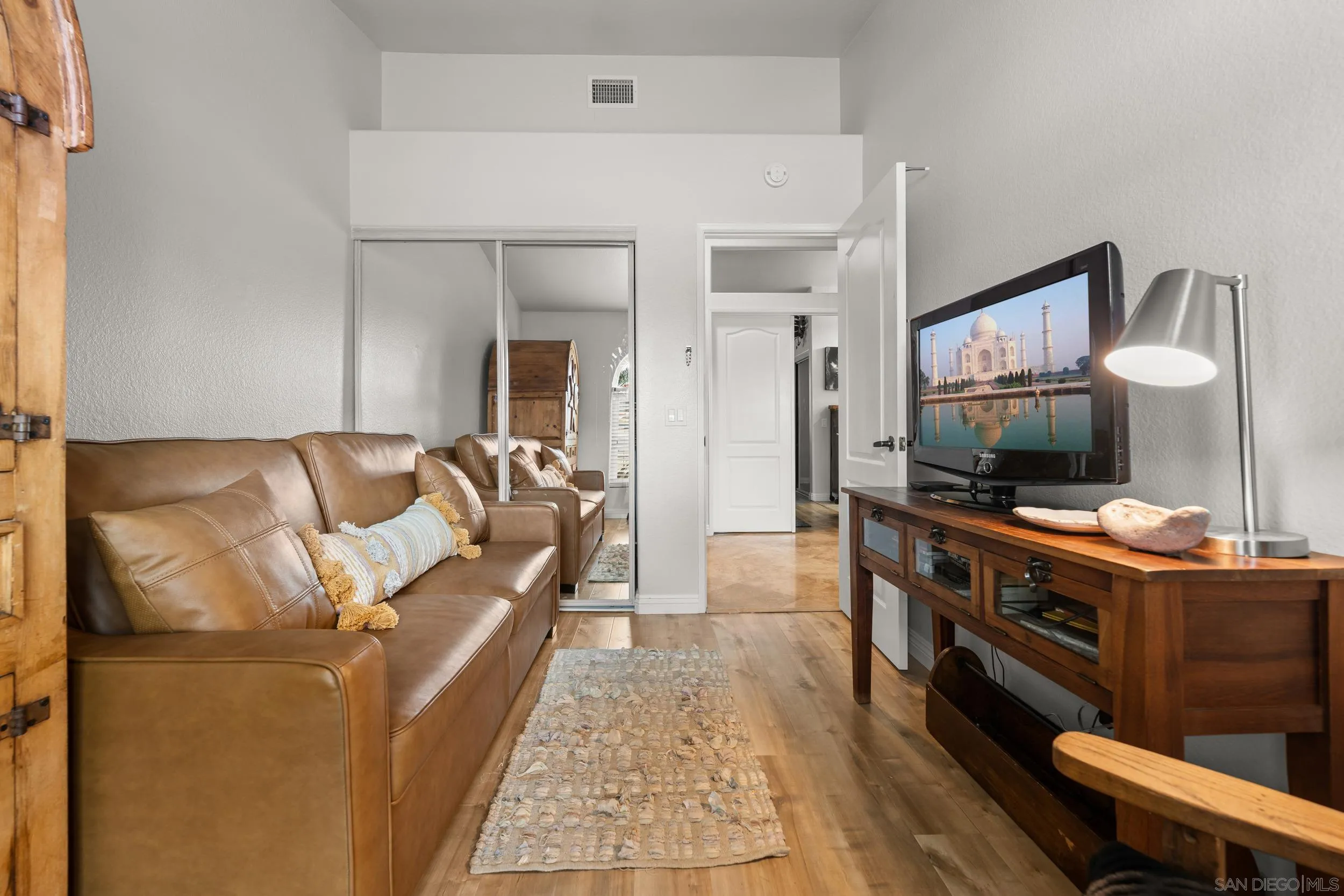 https://cdn.realtyfeed.com/cdn/127/250037611/ec7ef1b9081319283f554daf9a7c9ea5.webp