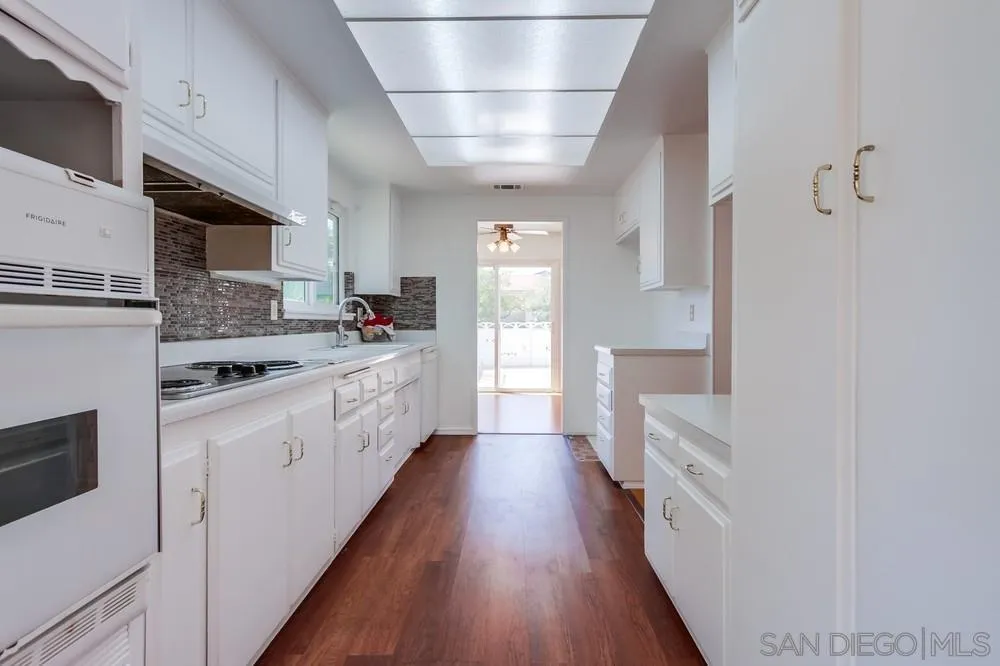 https://cdn.realtyfeed.com/cdn/127/250037612/0893f4356450b3814218661893ae2535.webp