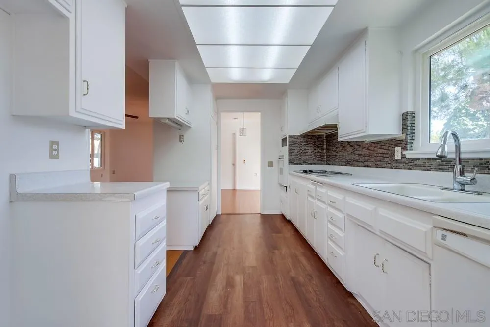 https://cdn.realtyfeed.com/cdn/127/250037612/187cc438695e978cdaa0498b945c7c8b.webp