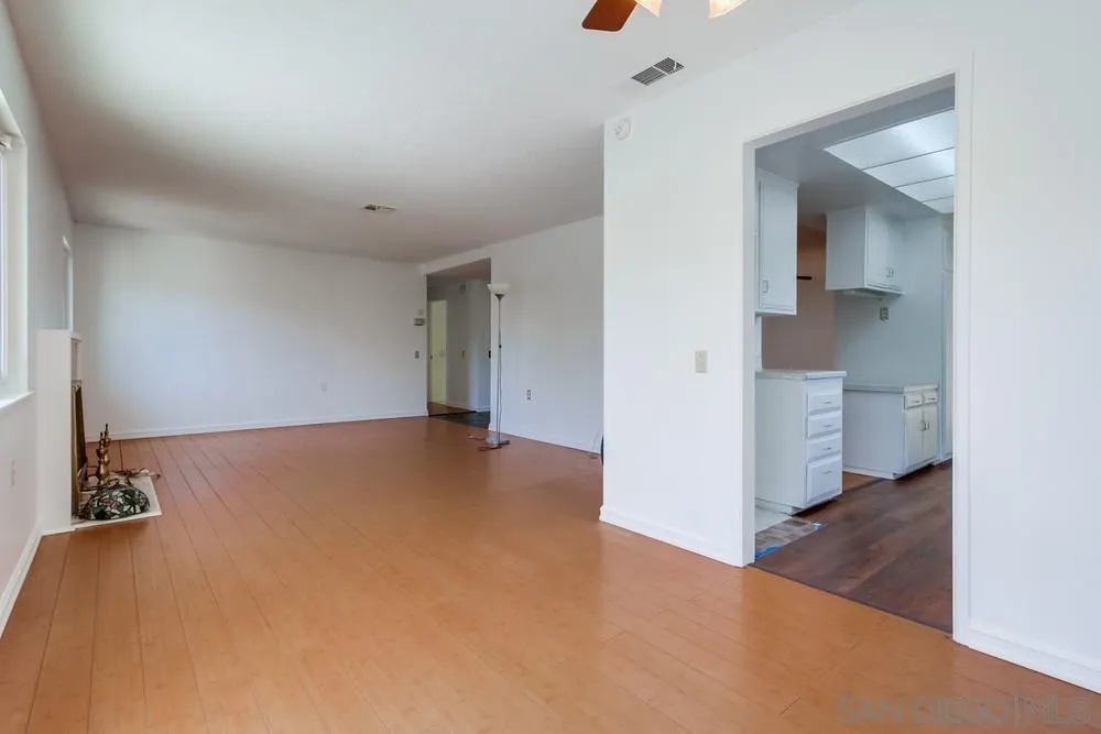 https://cdn.realtyfeed.com/cdn/127/250037612/2191fff588434e931adda73a1f226bef.webp