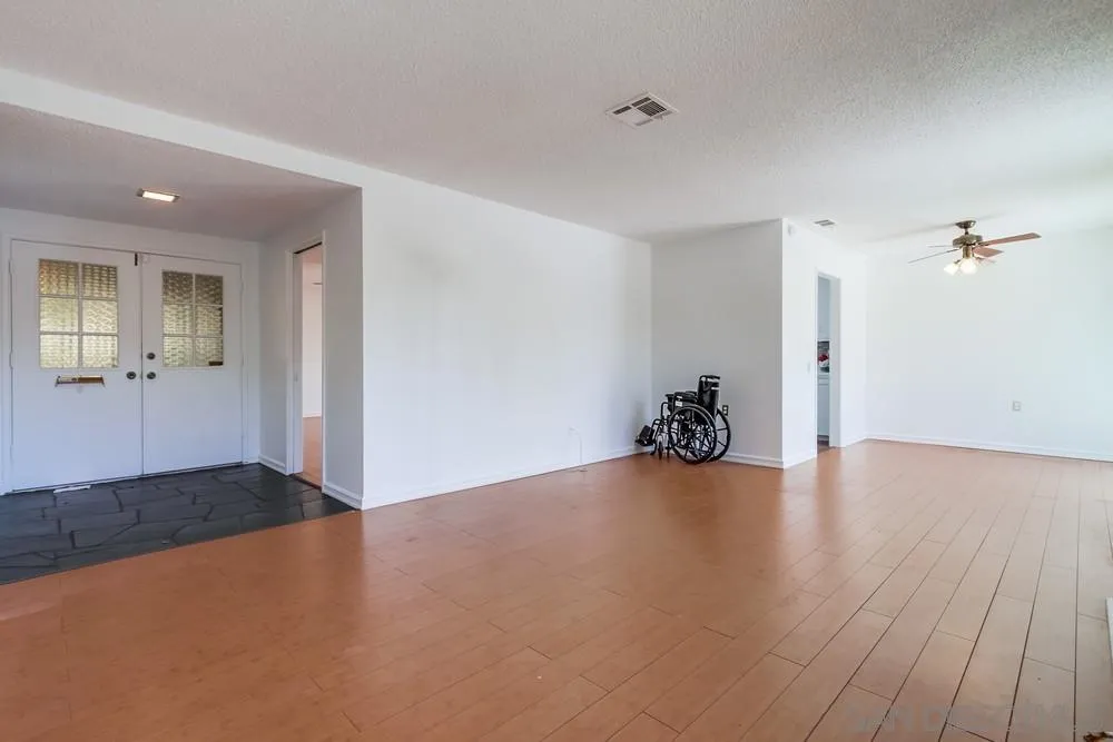 https://cdn.realtyfeed.com/cdn/127/250037612/30ac0c9f8d11120eac88171d8663fa88.webp