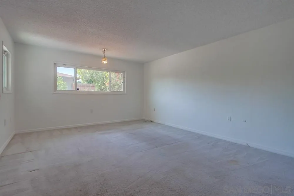 https://cdn.realtyfeed.com/cdn/127/250037612/36359f0ed65005ca2d0cbd9751b5bff6.webp