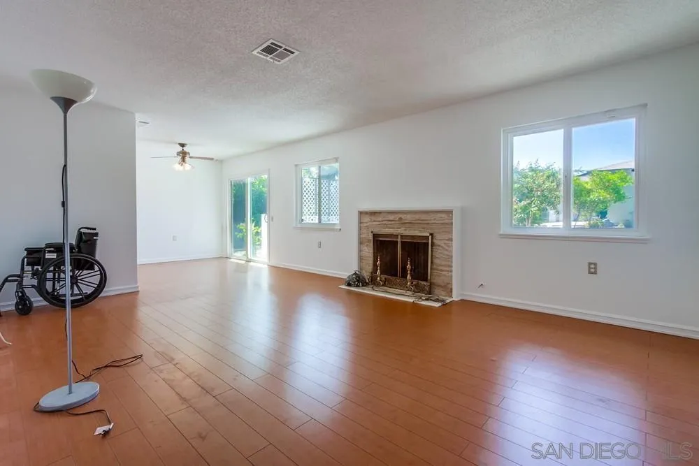 https://cdn.realtyfeed.com/cdn/127/250037612/3fe7c0b56711ebb882b9343a34455aa9.webp