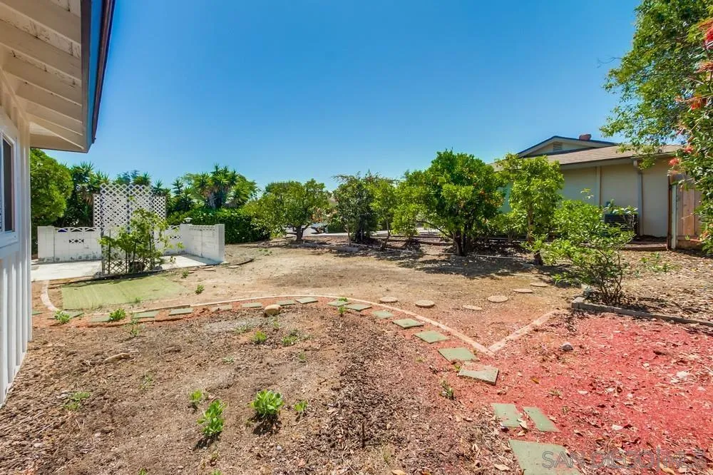 https://cdn.realtyfeed.com/cdn/127/250037612/5e18f8ed8409377bb63655db68afa90e.webp