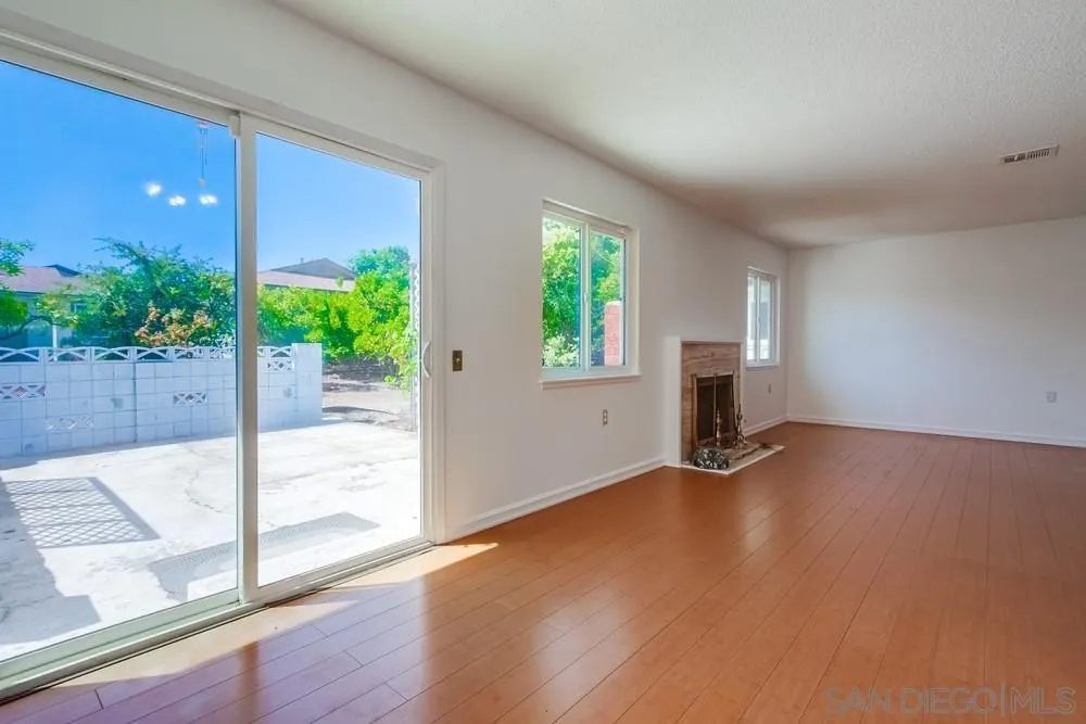 https://cdn.realtyfeed.com/cdn/127/250037612/6914ba2487bfaf248ae8a5c126177245.webp