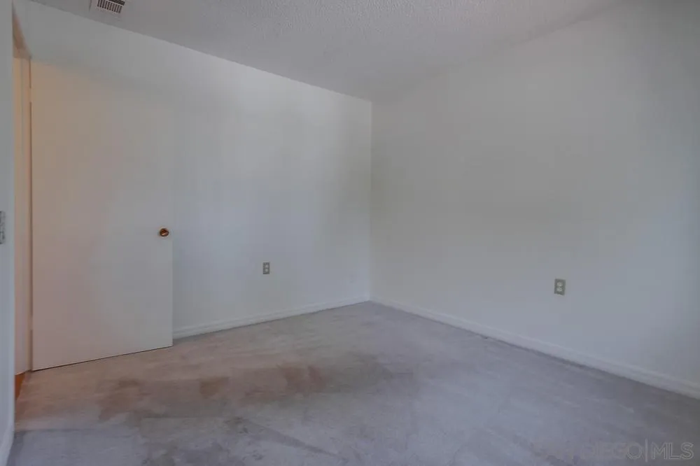 https://cdn.realtyfeed.com/cdn/127/250037612/7687809bef2f9b1010054ea91648cb9c.webp