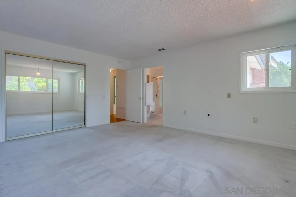 https://cdn.realtyfeed.com/cdn/127/250037612/f9d6cb236a75f6e47b3a1bc71c6017ef.webp