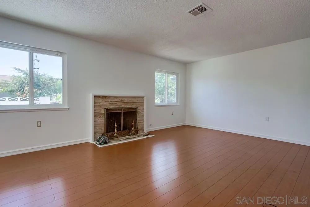 https://cdn.realtyfeed.com/cdn/127/250037612/fefc8fa15a30358da430c536ef41e06d.webp