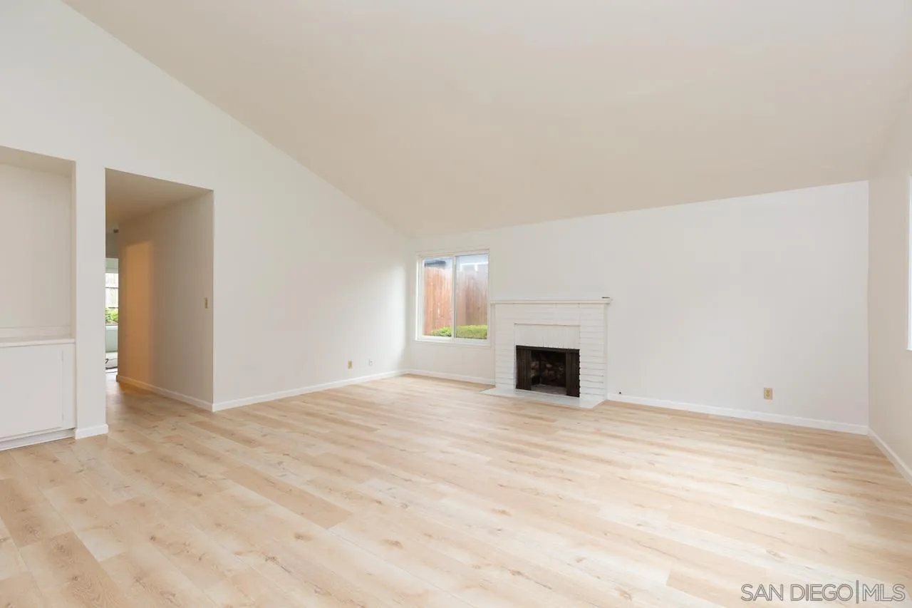 https://cdn.realtyfeed.com/cdn/127/250037613/9fa6abd08c4cecea7f82ebc8ae16c87d.webp
