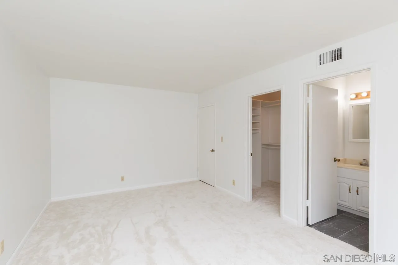 https://cdn.realtyfeed.com/cdn/127/250037613/c7679c4756e295348f0bd2d74f7b4aab.webp