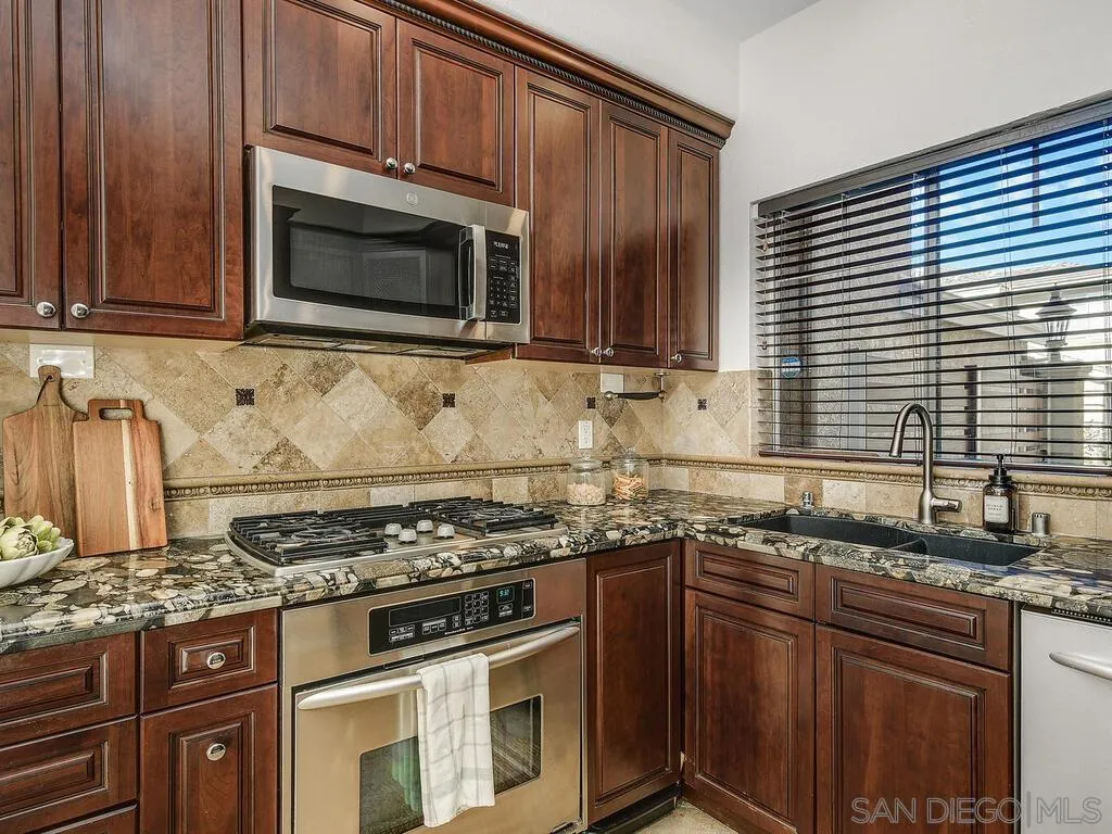 https://cdn.realtyfeed.com/cdn/127/250037614/0c3852bee1992f13b22cc128cc71c293.webp