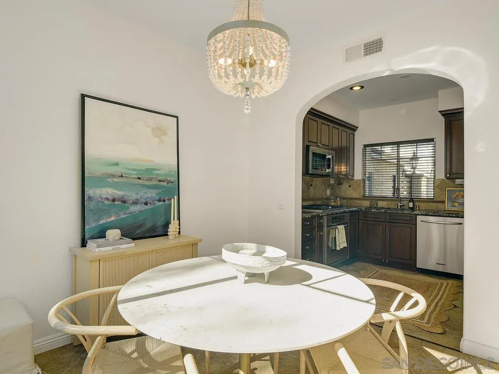 https://cdn.realtyfeed.com/cdn/127/250037614/4bc93baed493babd4105f87c9642b317.webp