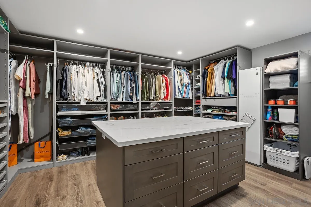 https://cdn.realtyfeed.com/cdn/127/250037616/ba22e8698fe22bb1c4db5796f5ff92c0.webp