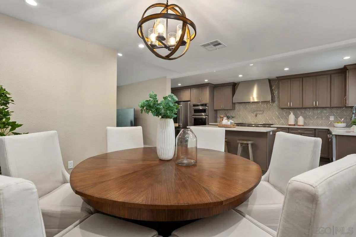 https://cdn.realtyfeed.com/cdn/127/250037616/d0cc53de86fbefaffdd6ec019269f8bf.webp