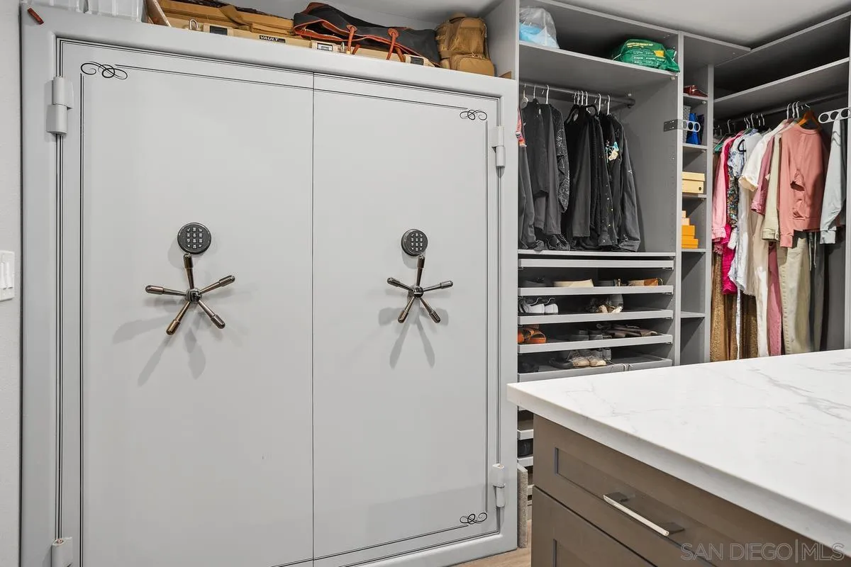 https://cdn.realtyfeed.com/cdn/127/250037616/d996f02bc27552a6ce78e4646076f3f8.webp