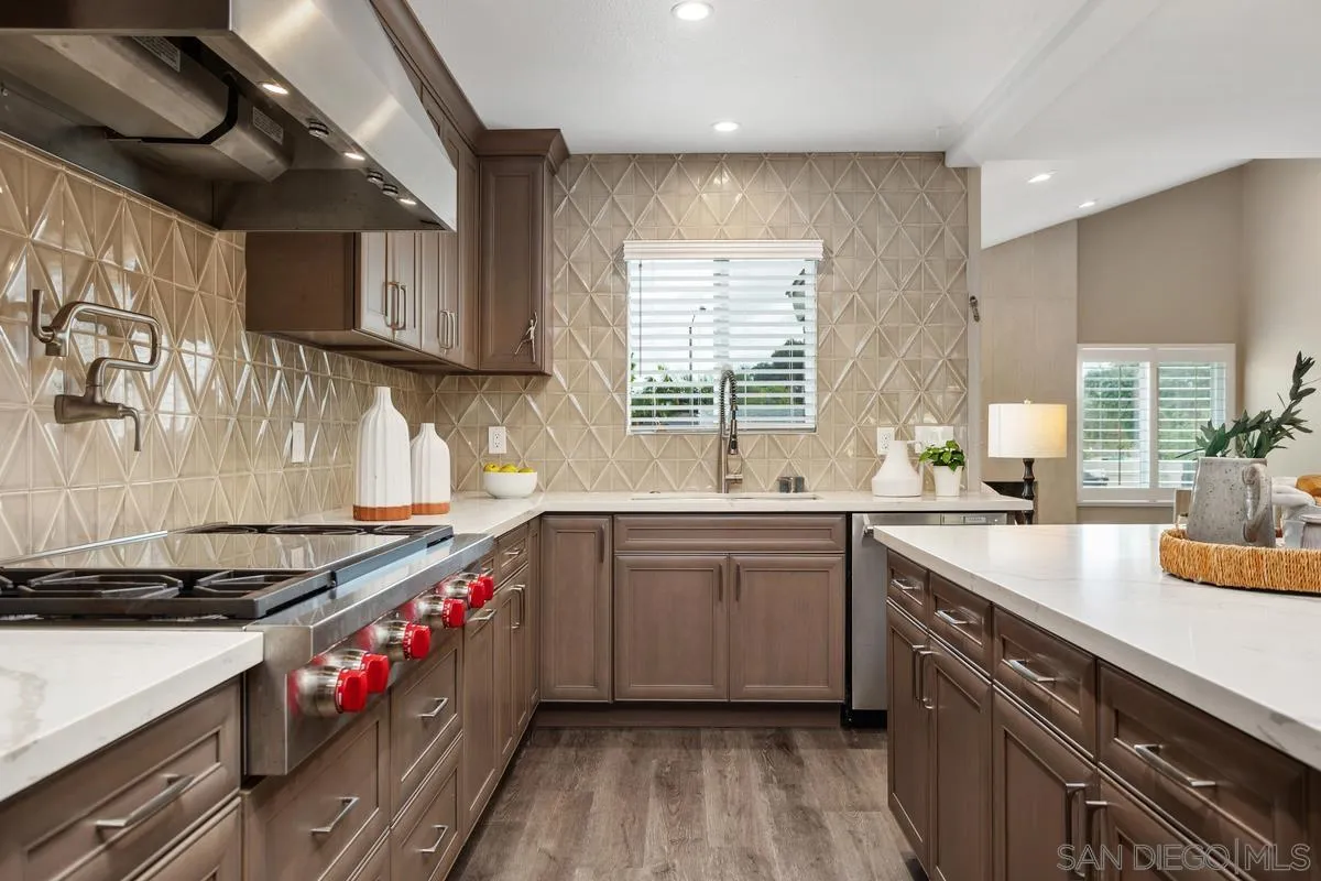 https://cdn.realtyfeed.com/cdn/127/250037616/df122f3d6ef47c31ae12bae33edc5b25.webp
