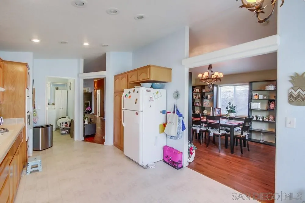 https://cdn.realtyfeed.com/cdn/127/250037617/854369c1016192c63d7af9f9addffd0c.webp