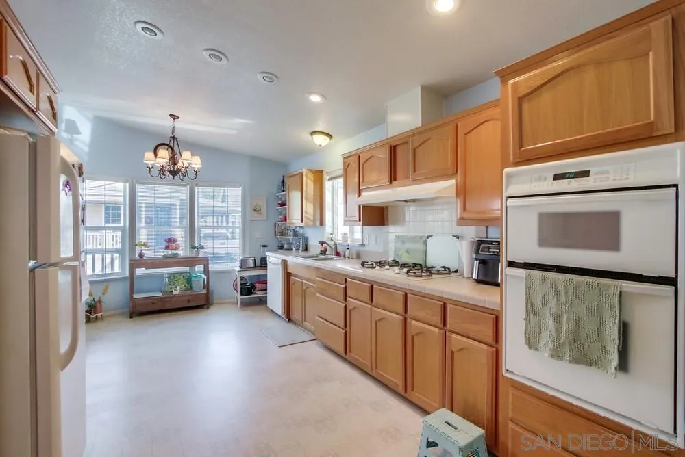 https://cdn.realtyfeed.com/cdn/127/250037617/9946a4db3ca3c40f855aef8dfa3bbdd6.webp