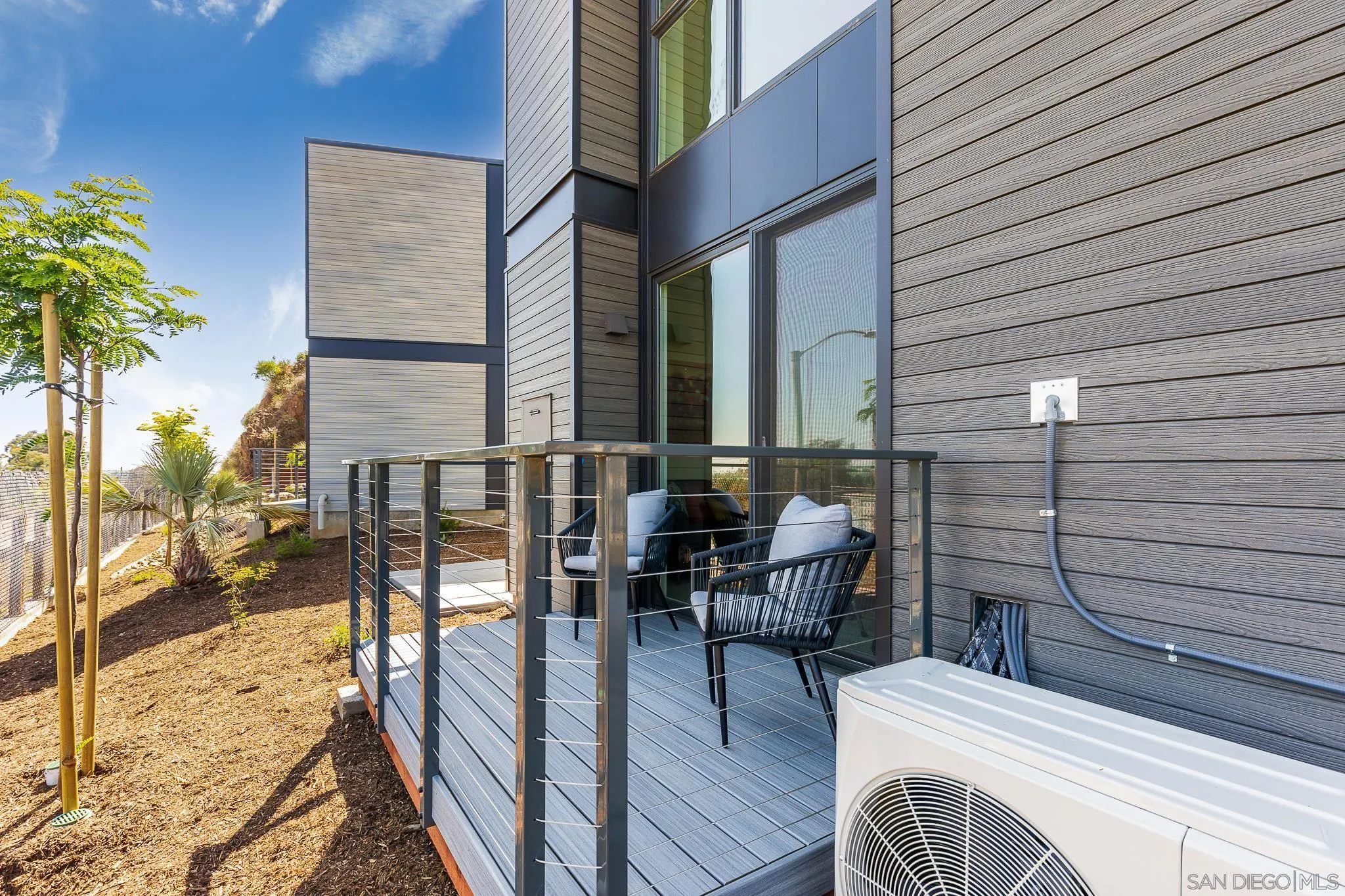 https://cdn.realtyfeed.com/cdn/127/250037618/573ec4b7e4de1c369587129c32f5ef0b.webp