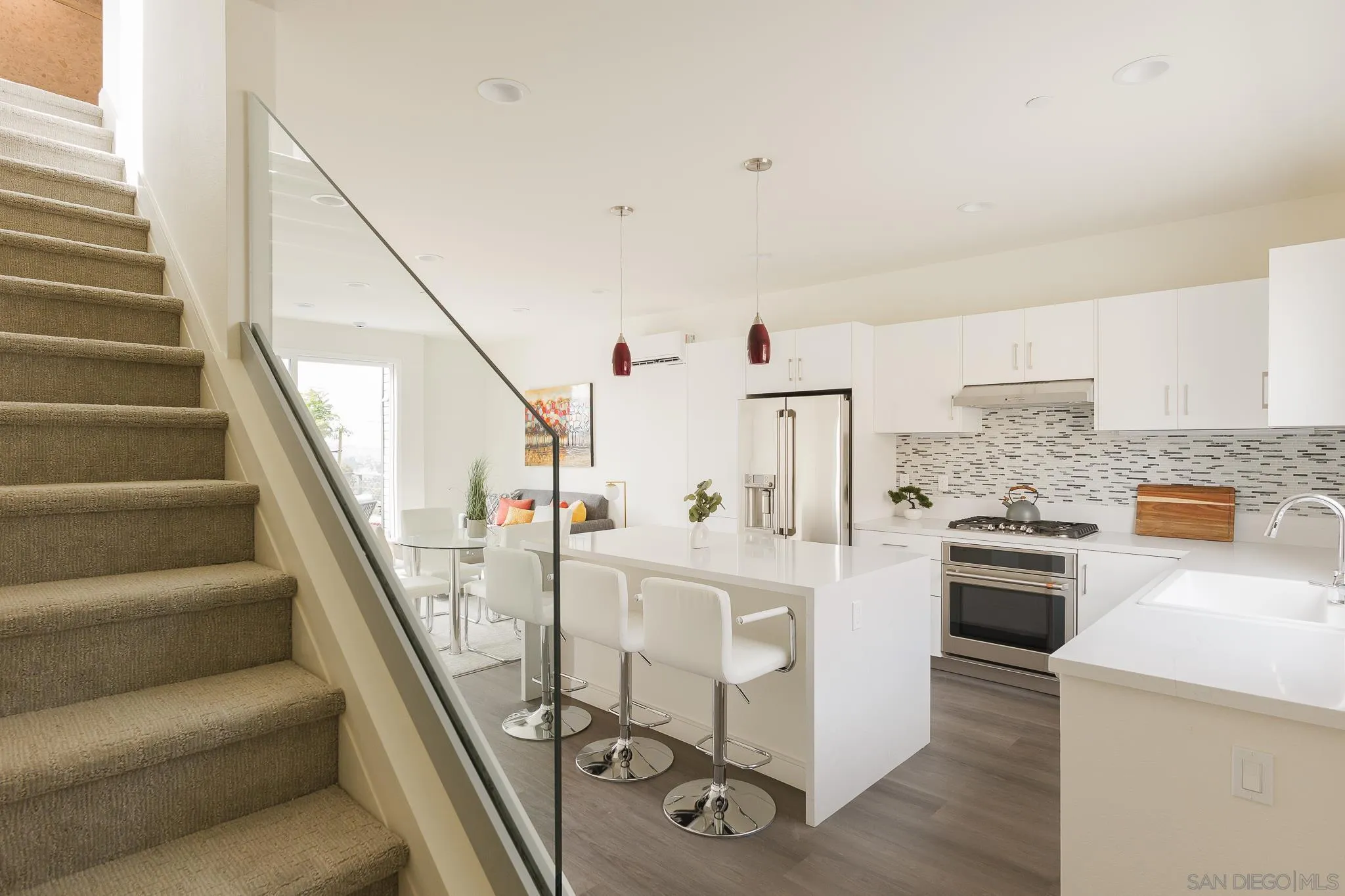 https://cdn.realtyfeed.com/cdn/127/250037618/9c8ebf6a6fabfd7f5890e2ddb0a822b9.webp