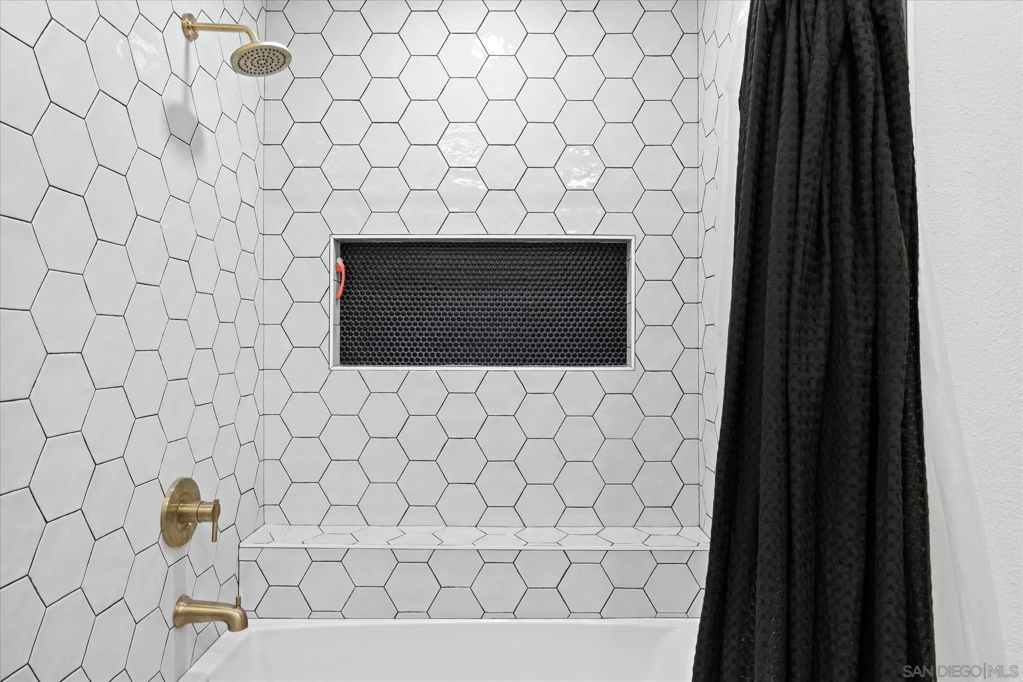 https://cdn.realtyfeed.com/cdn/127/250037619/3c56599a277f541cbfc0b1a8d3362122.webp