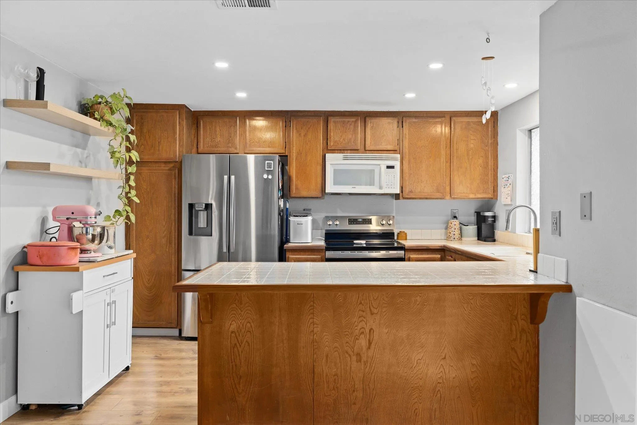 https://cdn.realtyfeed.com/cdn/127/250037619/6aab78d146e6d6a8d58d40e754f8b57c.webp