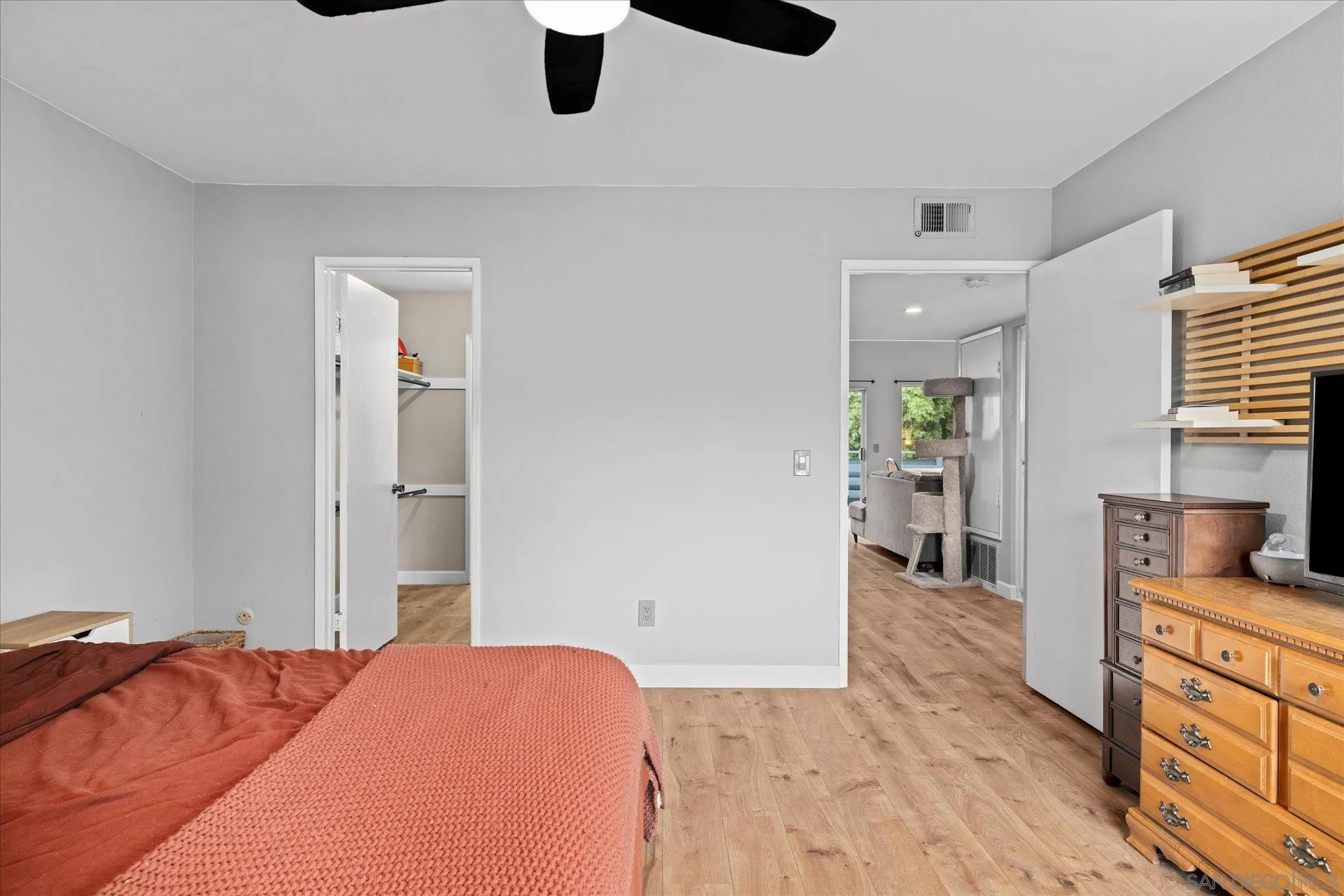https://cdn.realtyfeed.com/cdn/127/250037619/b4dfffa5cdb0e413bd7dbe9fcd9c96bc.webp