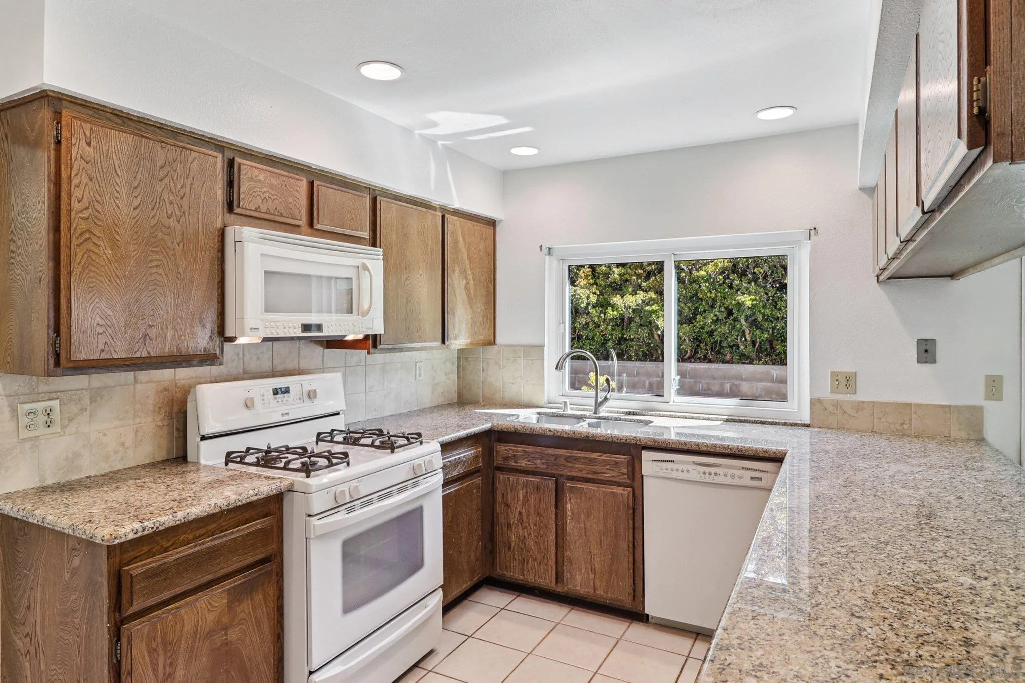 https://cdn.realtyfeed.com/cdn/127/250037623/104f5bc4ff98db3a4671d16d4e97be7d.webp