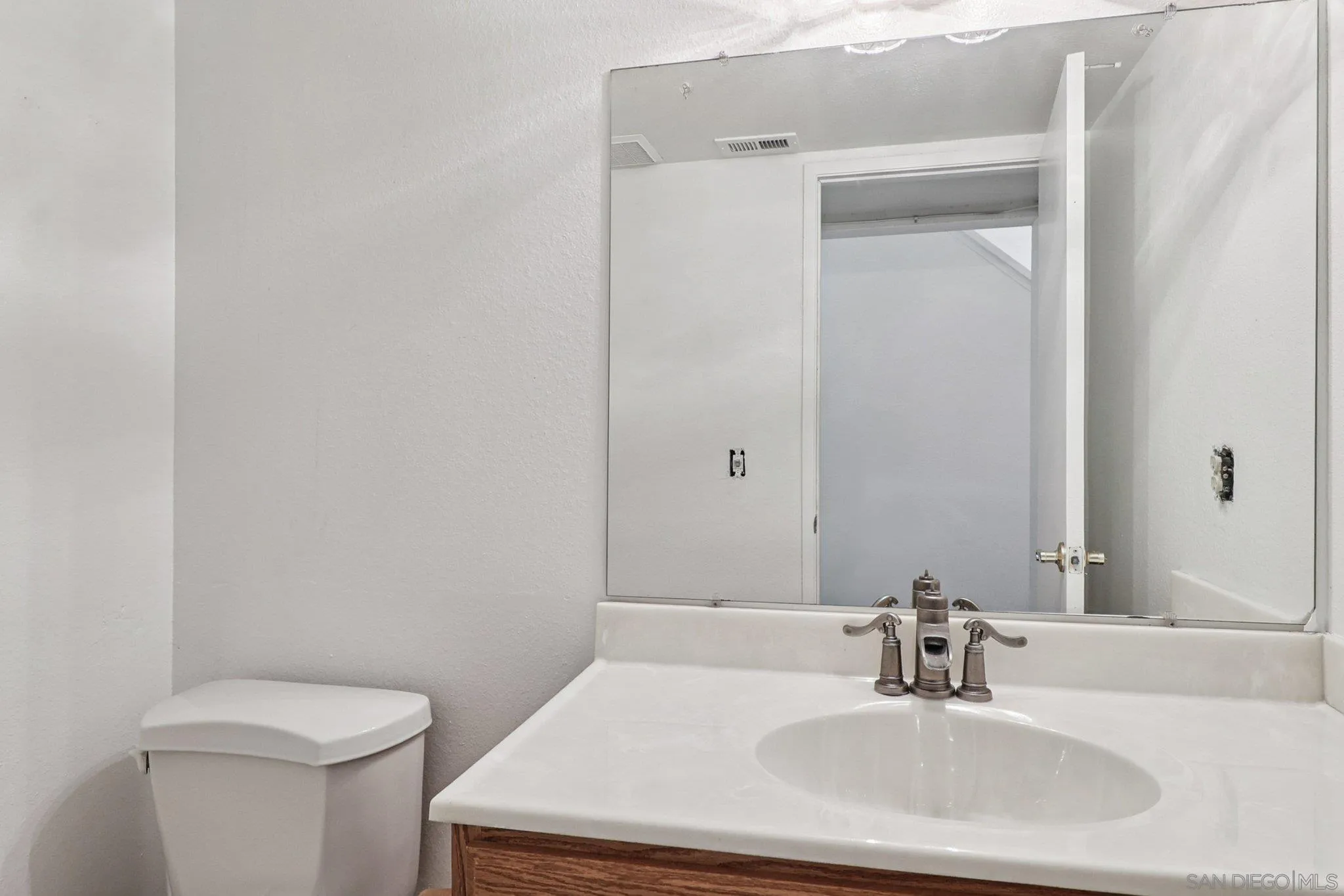 https://cdn.realtyfeed.com/cdn/127/250037623/299ee5715d3efa589abd9403a651208f.webp