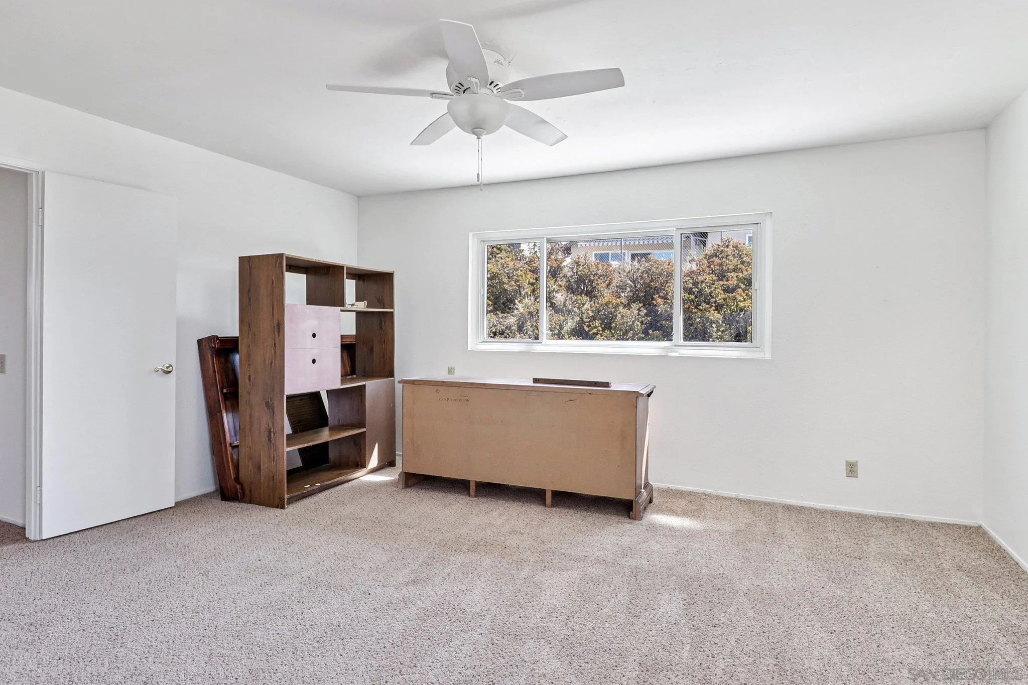 https://cdn.realtyfeed.com/cdn/127/250037623/4a70018d4614d2543a8fb95f6d64bcae.webp