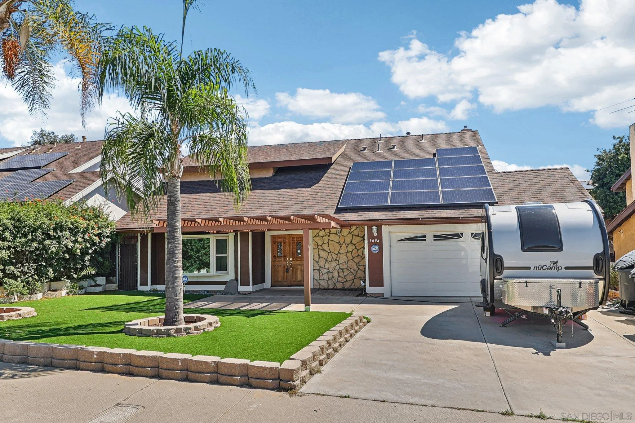 https://cdn.realtyfeed.com/cdn/127/250037623/4d77c9d489aa9559c3dd7d3d60aed7cf.webp