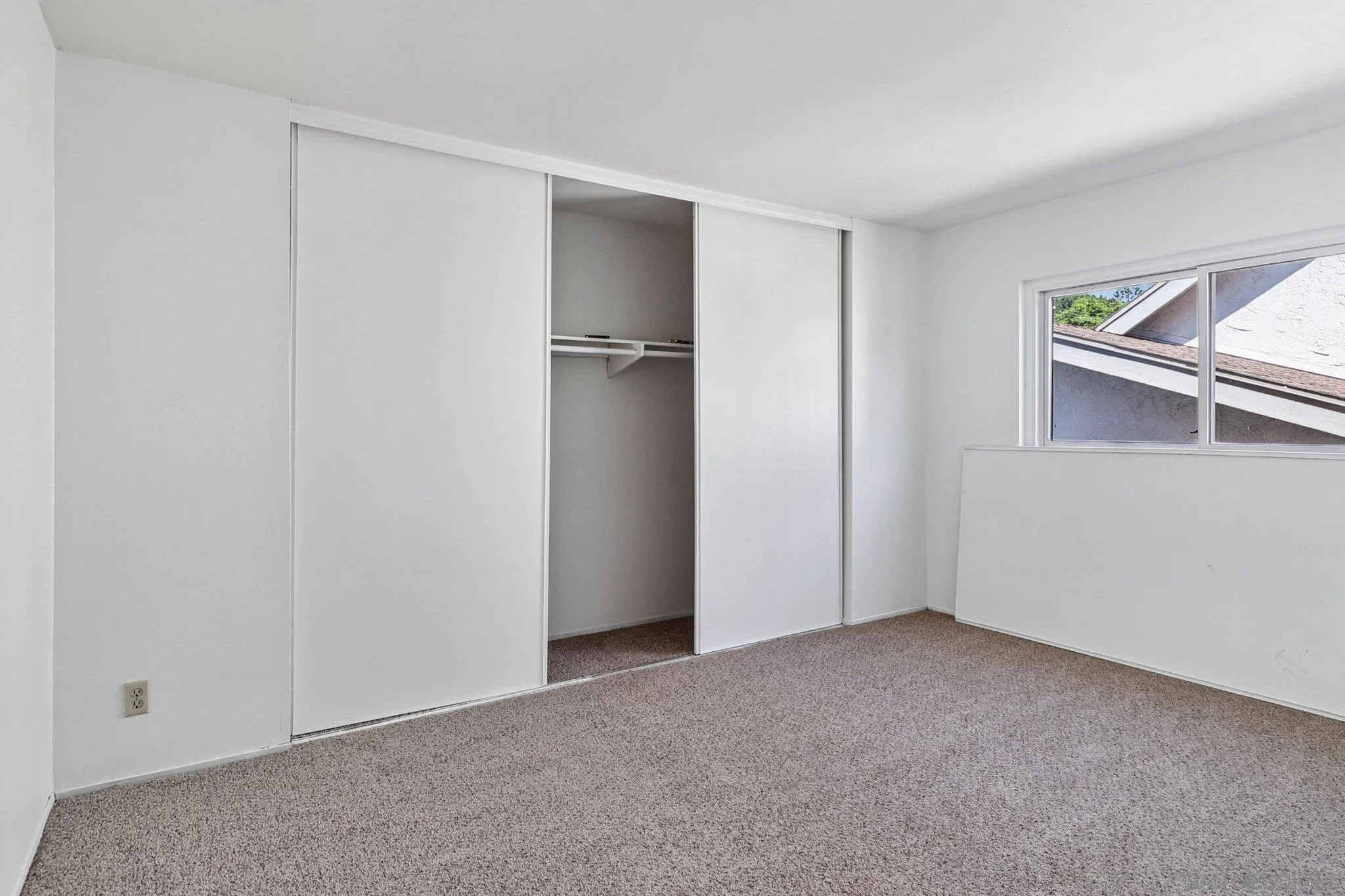 https://cdn.realtyfeed.com/cdn/127/250037623/aaca36449188a2e161e92a1ac32c2766.webp