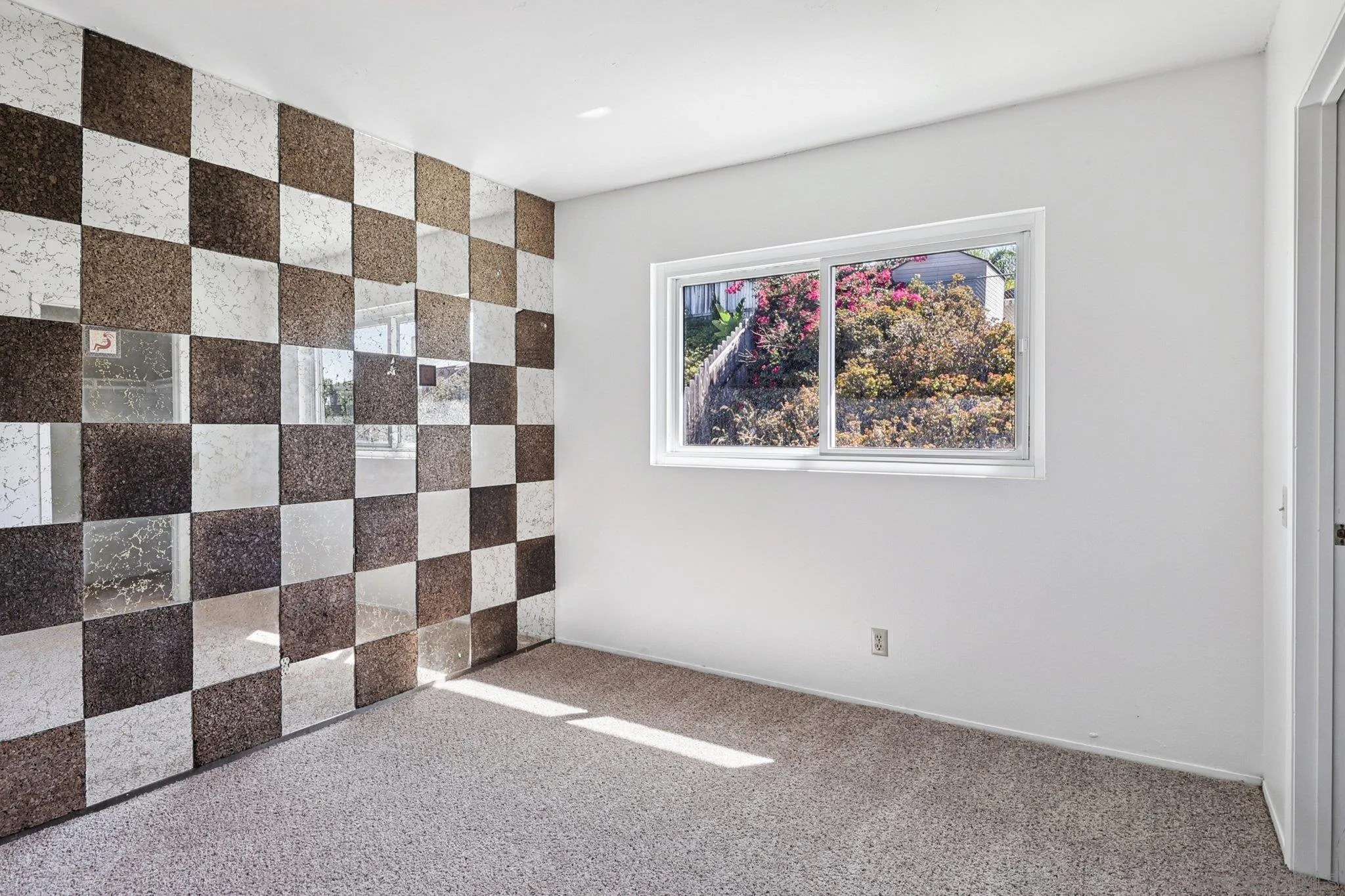 https://cdn.realtyfeed.com/cdn/127/250037623/af8fa0a76240cf76c43436e7ee05214d.webp