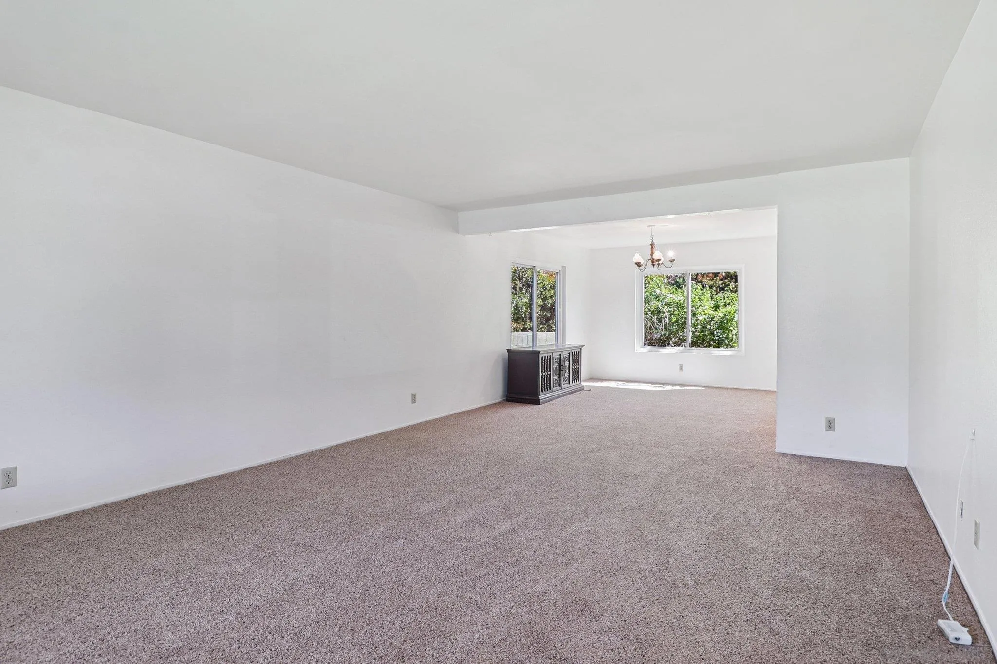 https://cdn.realtyfeed.com/cdn/127/250037623/d7df1c8f96f783545285e86aa3deabb6.webp