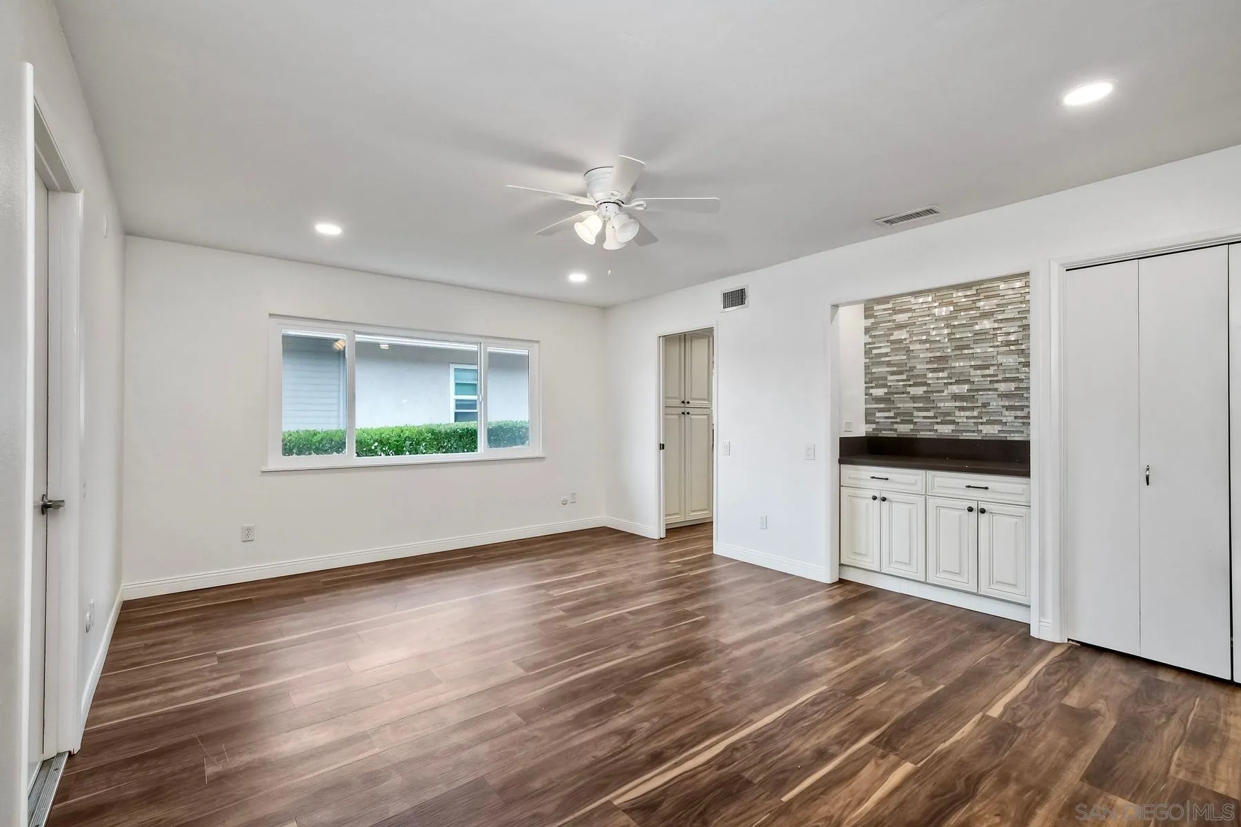 https://cdn.realtyfeed.com/cdn/127/250037624/048ff596dd1f71ec60523c6e8e650907.webp