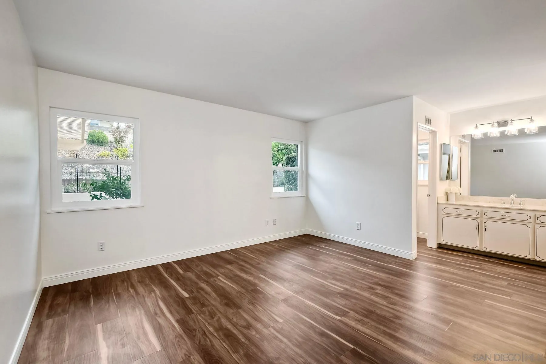 https://cdn.realtyfeed.com/cdn/127/250037624/2f8b92fe250403282601a1e3252b9012.webp