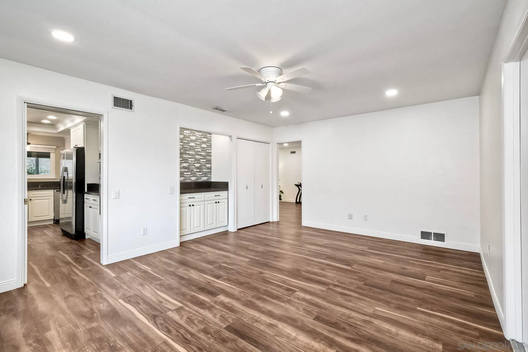 https://cdn.realtyfeed.com/cdn/127/250037624/3779f7dba6dde6772982cf20ff65899f.webp