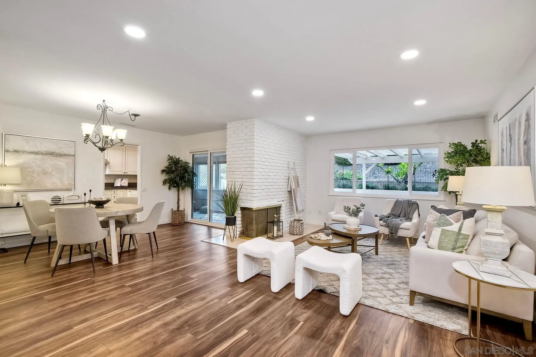 https://cdn.realtyfeed.com/cdn/127/250037624/3c9617f58652b83d9784ebdde3213cba.webp