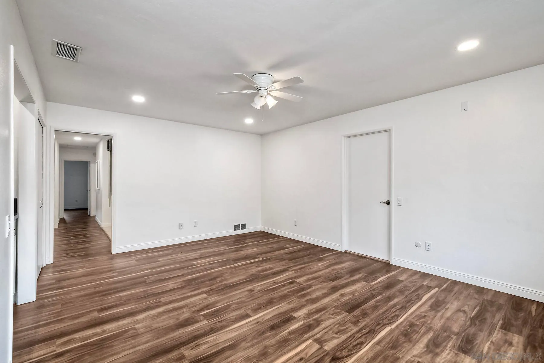 https://cdn.realtyfeed.com/cdn/127/250037624/a8046dc28bc8e6c9338c7ba55d0705a5.webp