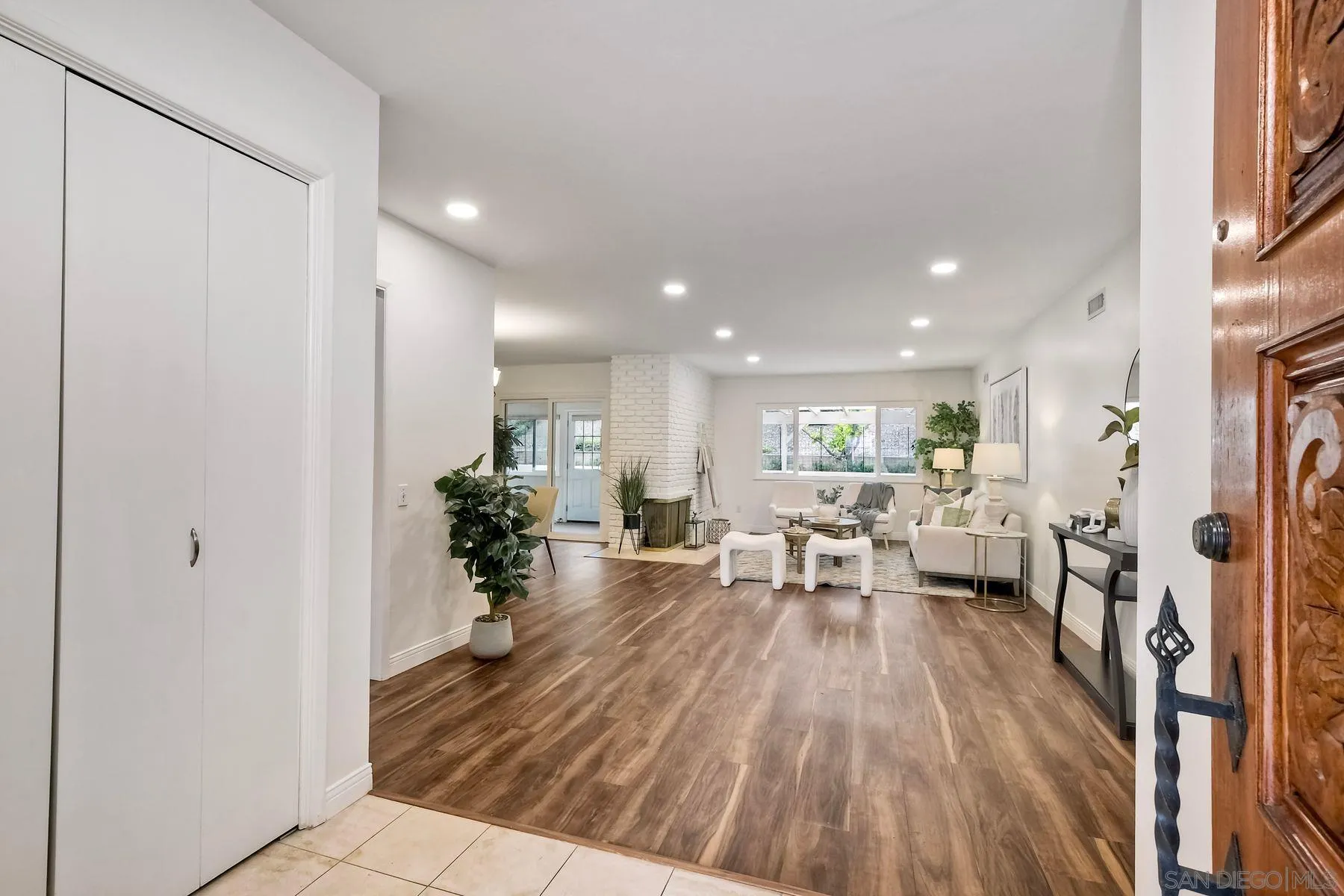 https://cdn.realtyfeed.com/cdn/127/250037624/c7c3918ef734f281efe6206a38784e96.webp